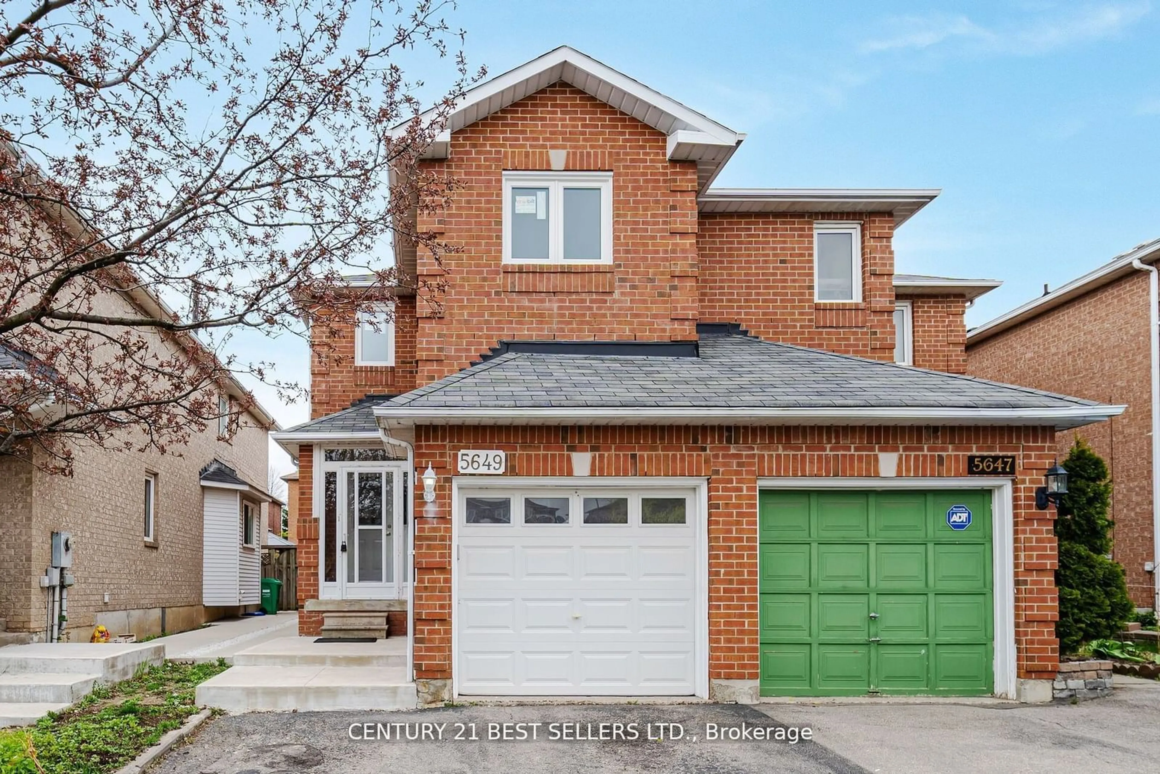 Home with brick exterior material for 5649 Cortina Cres, Mississauga Ontario L4Z 3R4