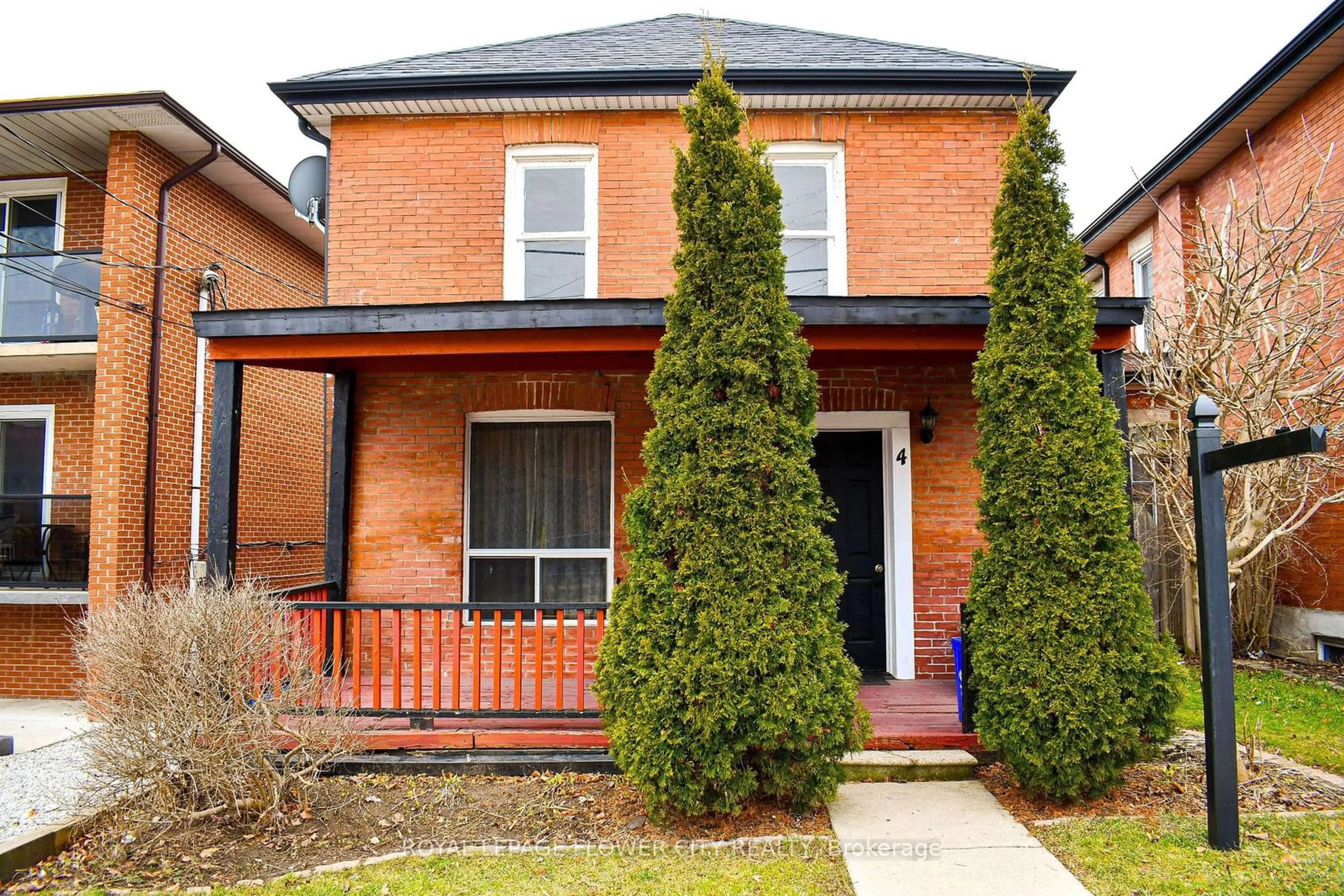 Home with brick exterior material for 4 Main St, Halton Hills Ontario L7G 3G5