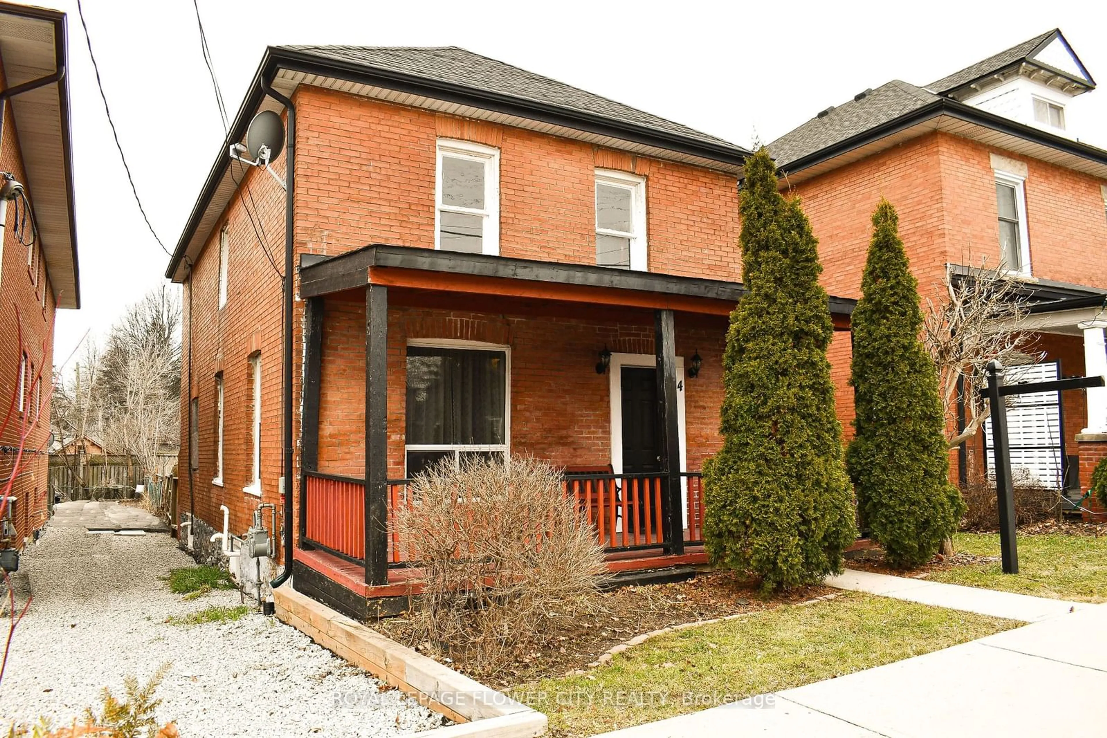 Home with brick exterior material for 4 Main St, Halton Hills Ontario L7G 3G5