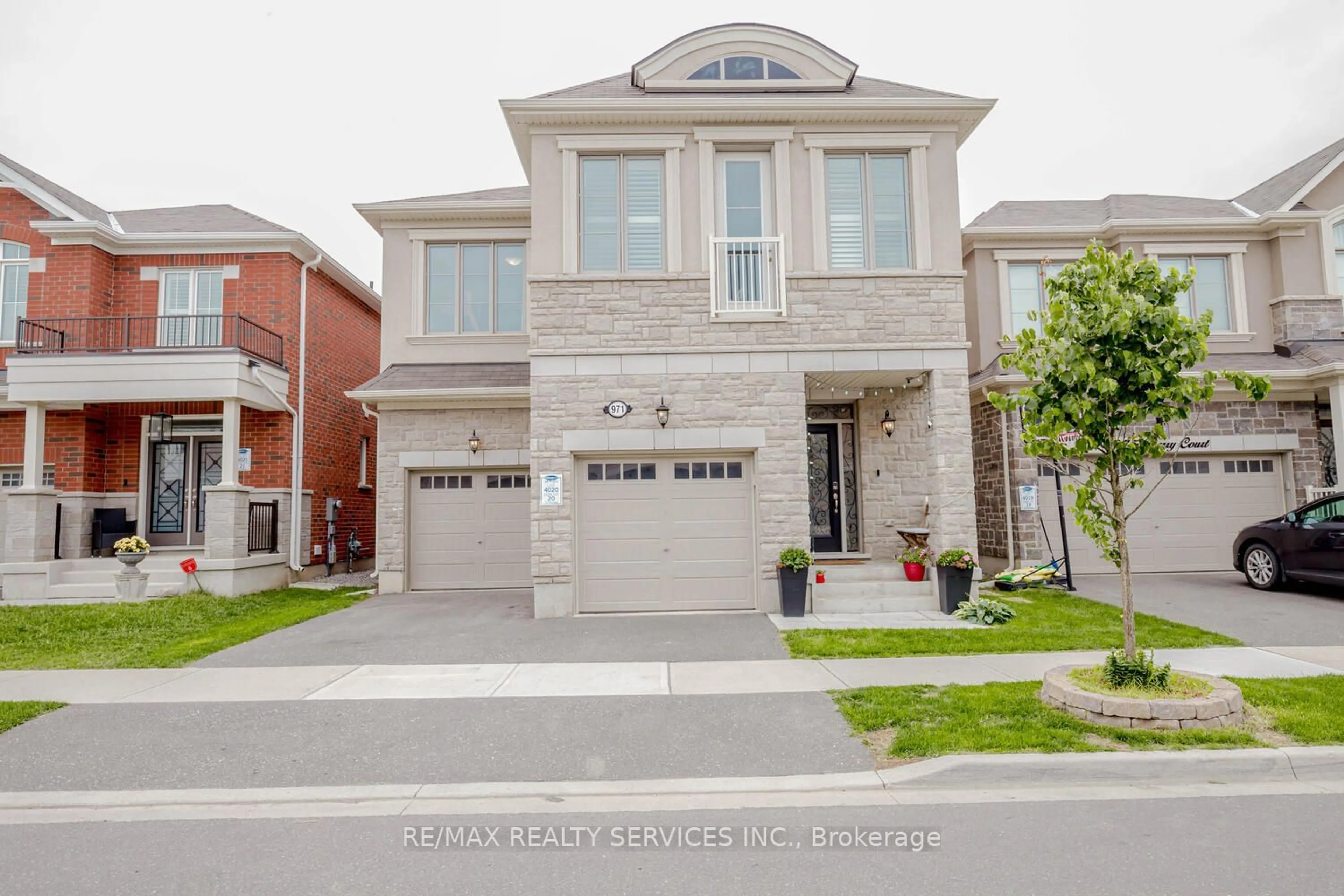 Home with brick exterior material for 971 Cherry Crt, Milton Ontario L9E 1P6