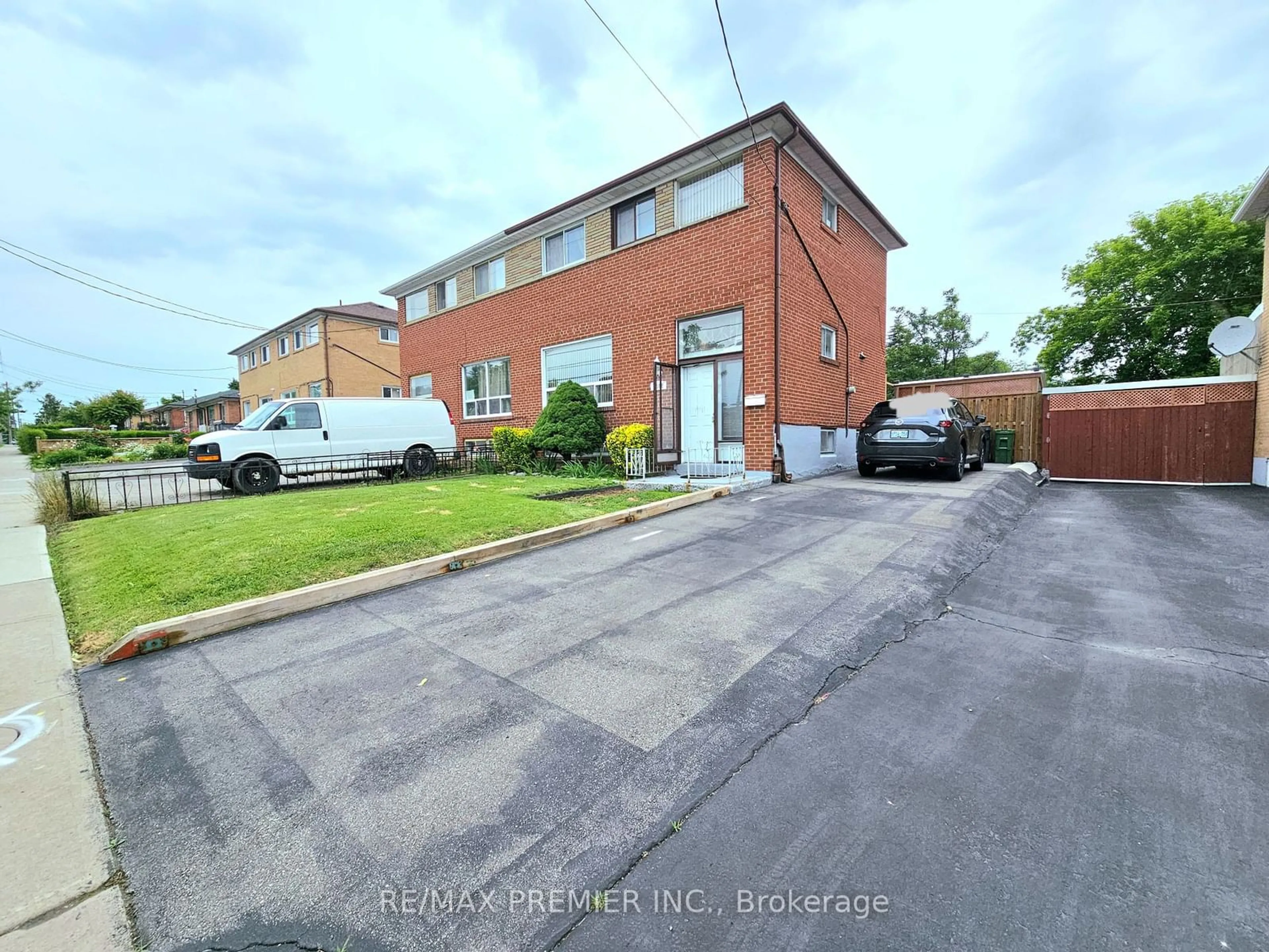 Frontside or backside of a home for 3182 Weston Rd, Toronto Ontario M9M 2T6