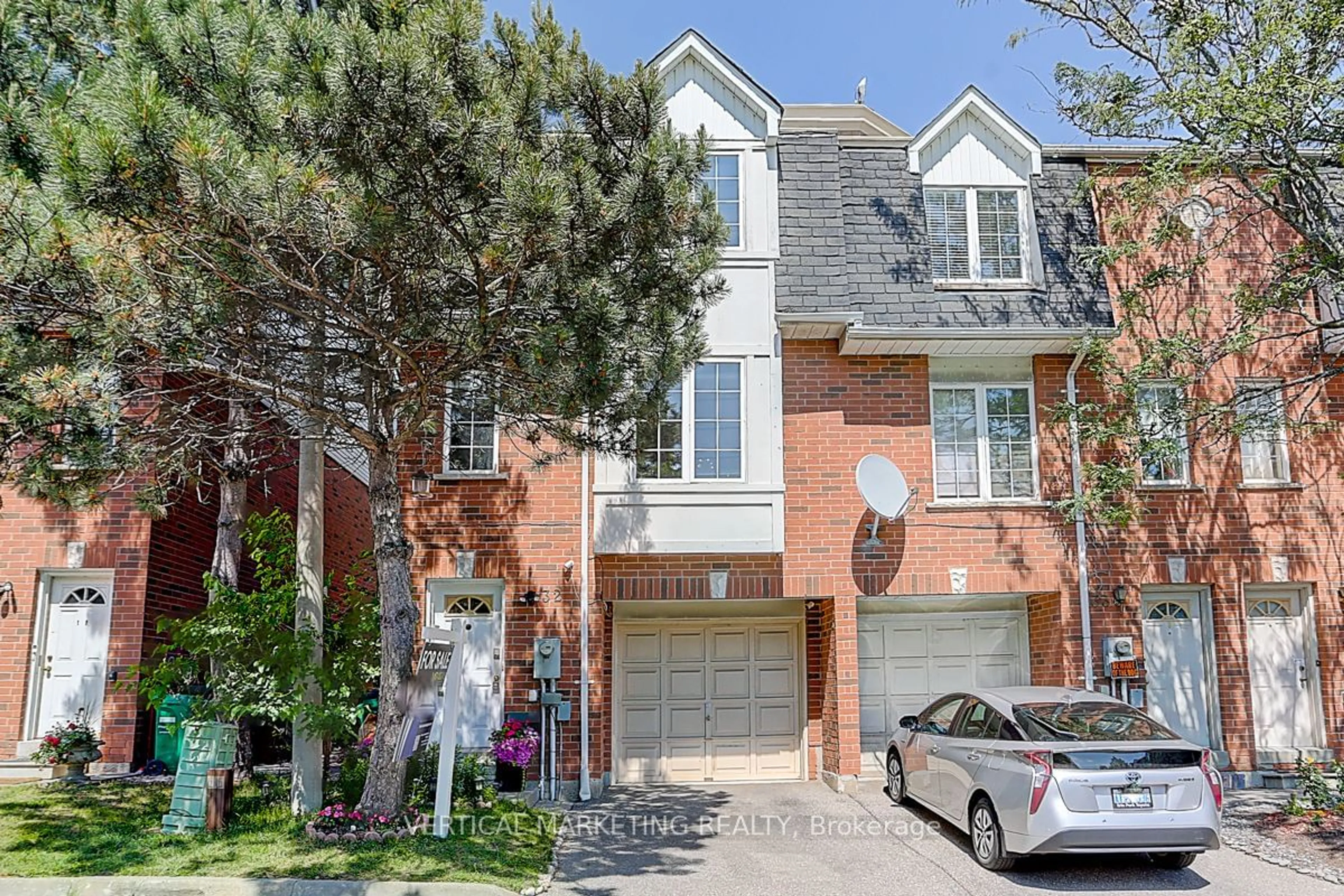 A pic from exterior of the house or condo for 4991 Rathkeale Rd #32, Mississauga Ontario L5V 2G9