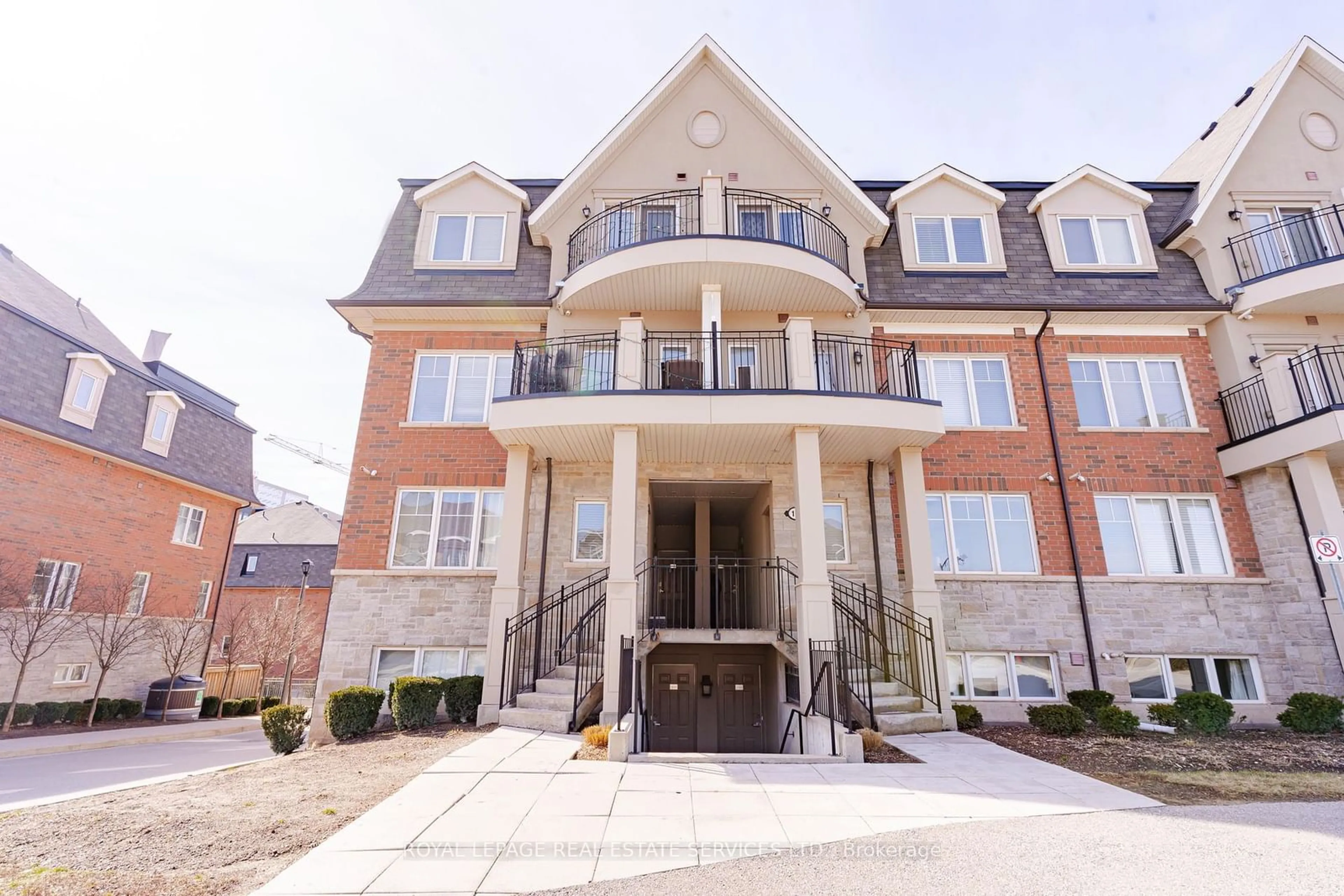A pic from exterior of the house or condo for 2420 Baronwood Dr #18-03, Oakville Ontario L6M 0X6