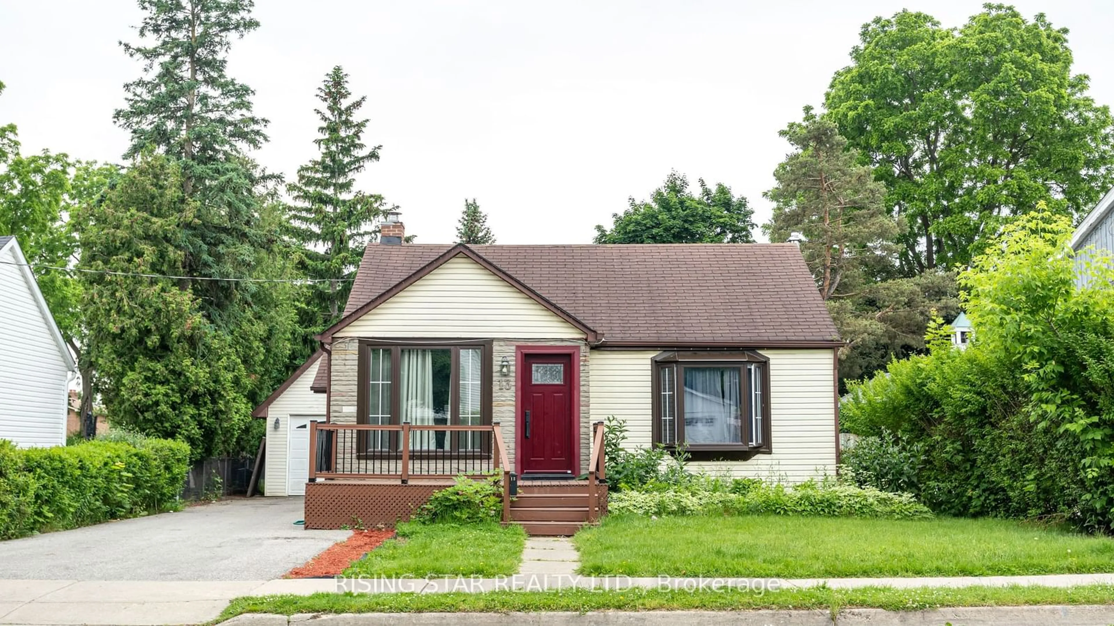 Home with brick exterior material for 13 Murray St, Brampton Ontario L6X 1R6