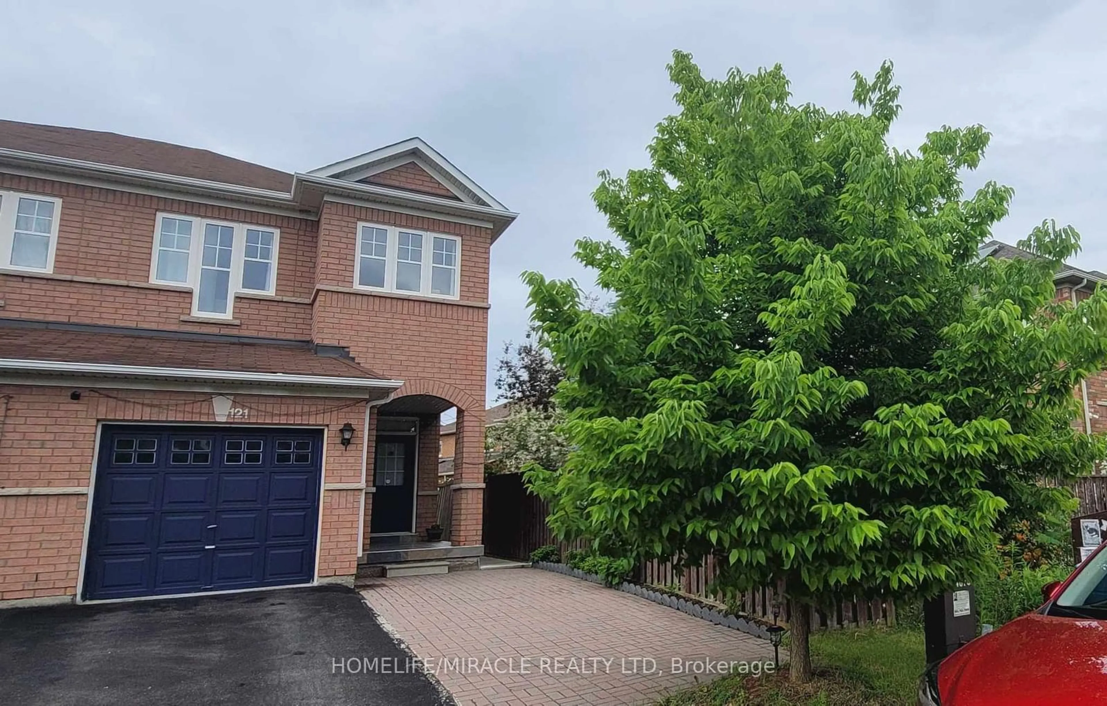 Outside view for 121 Nathaniel Cres, Brampton Ontario L6Y 5M3