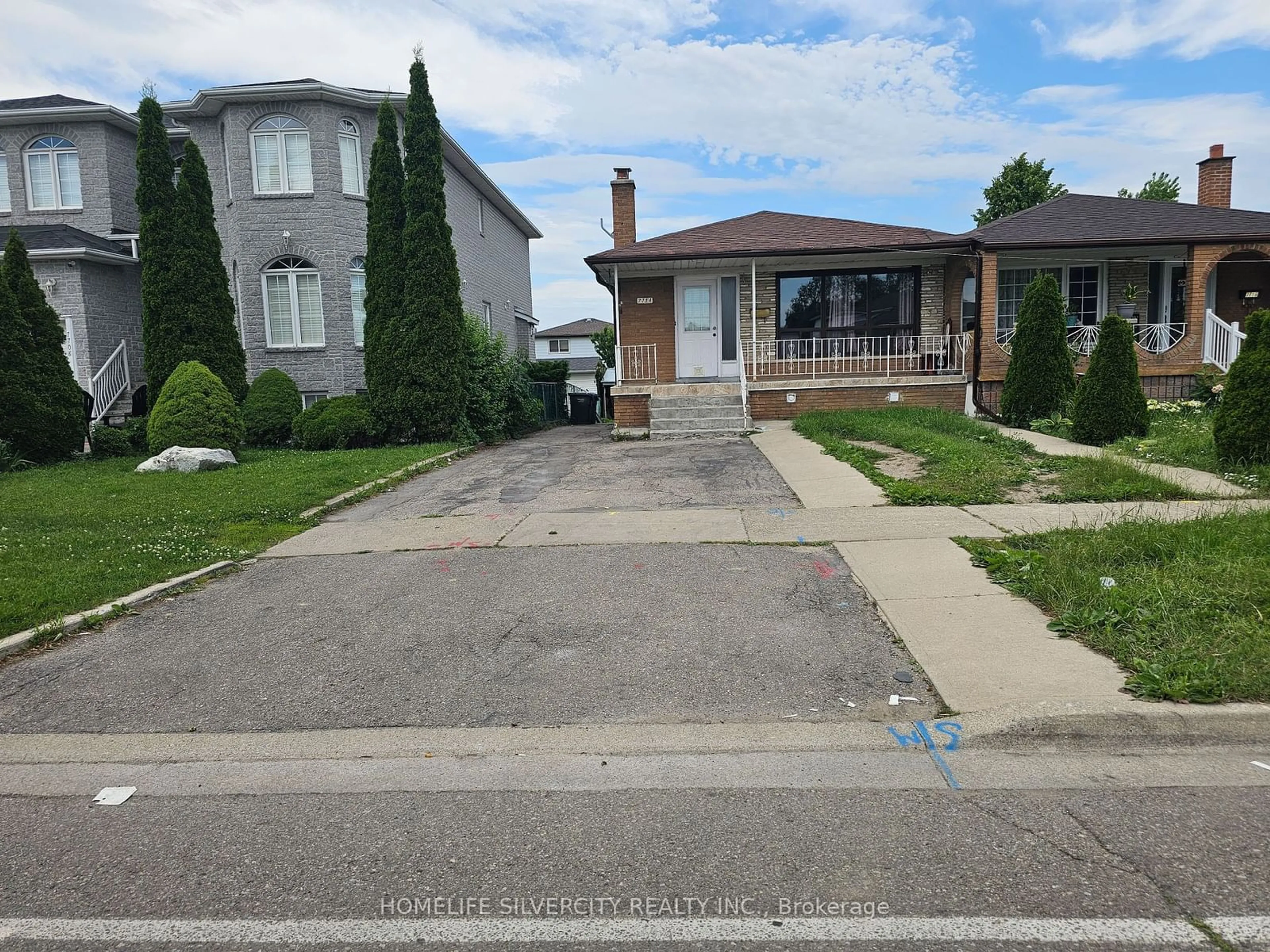 Frontside or backside of a home for 7714 Redstone Rd, Mississauga Ontario L4T 2B9