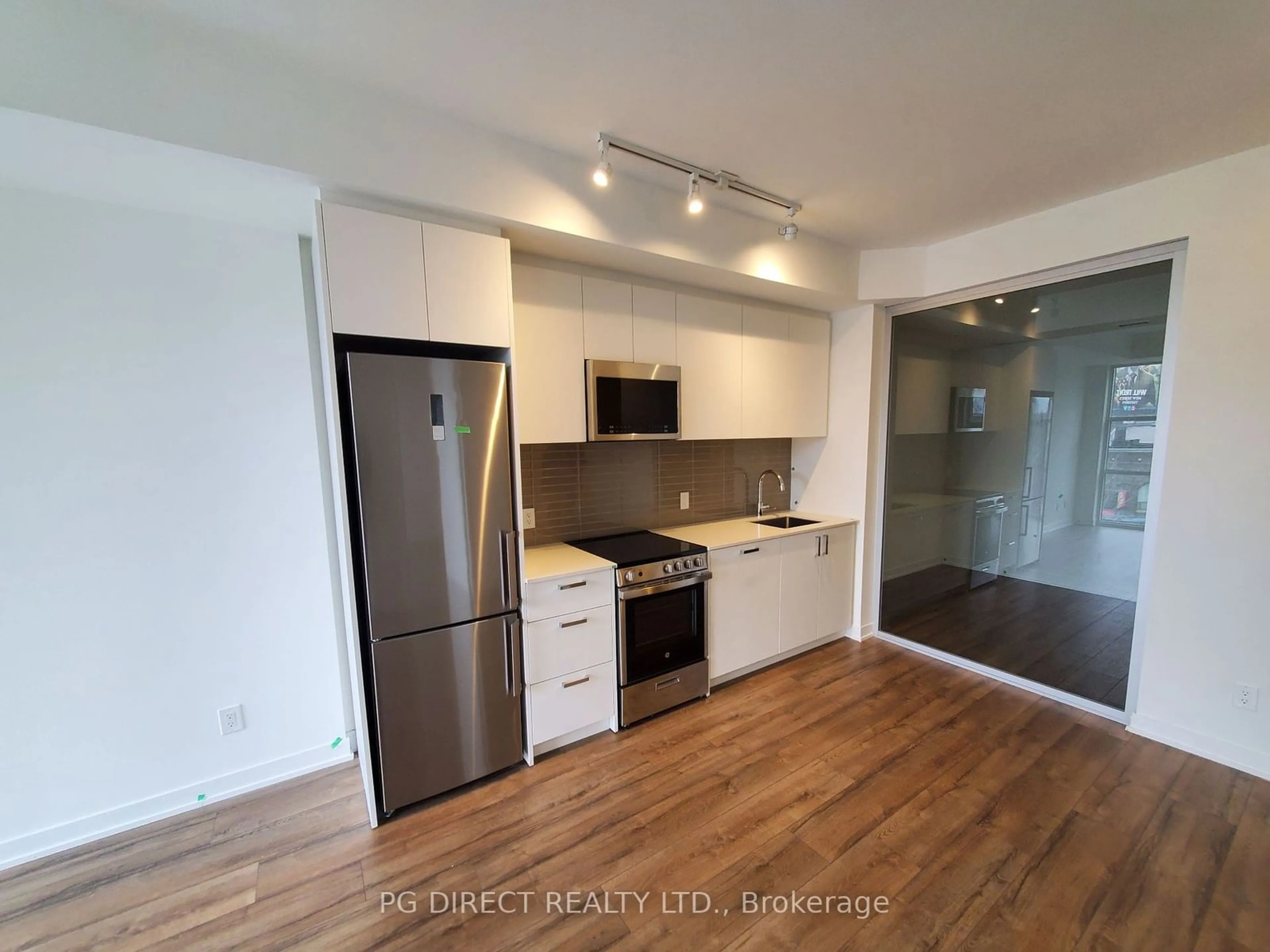 Open concept kitchen for 1787 St Clair Ave #324, Toronto Ontario M6N 1J6