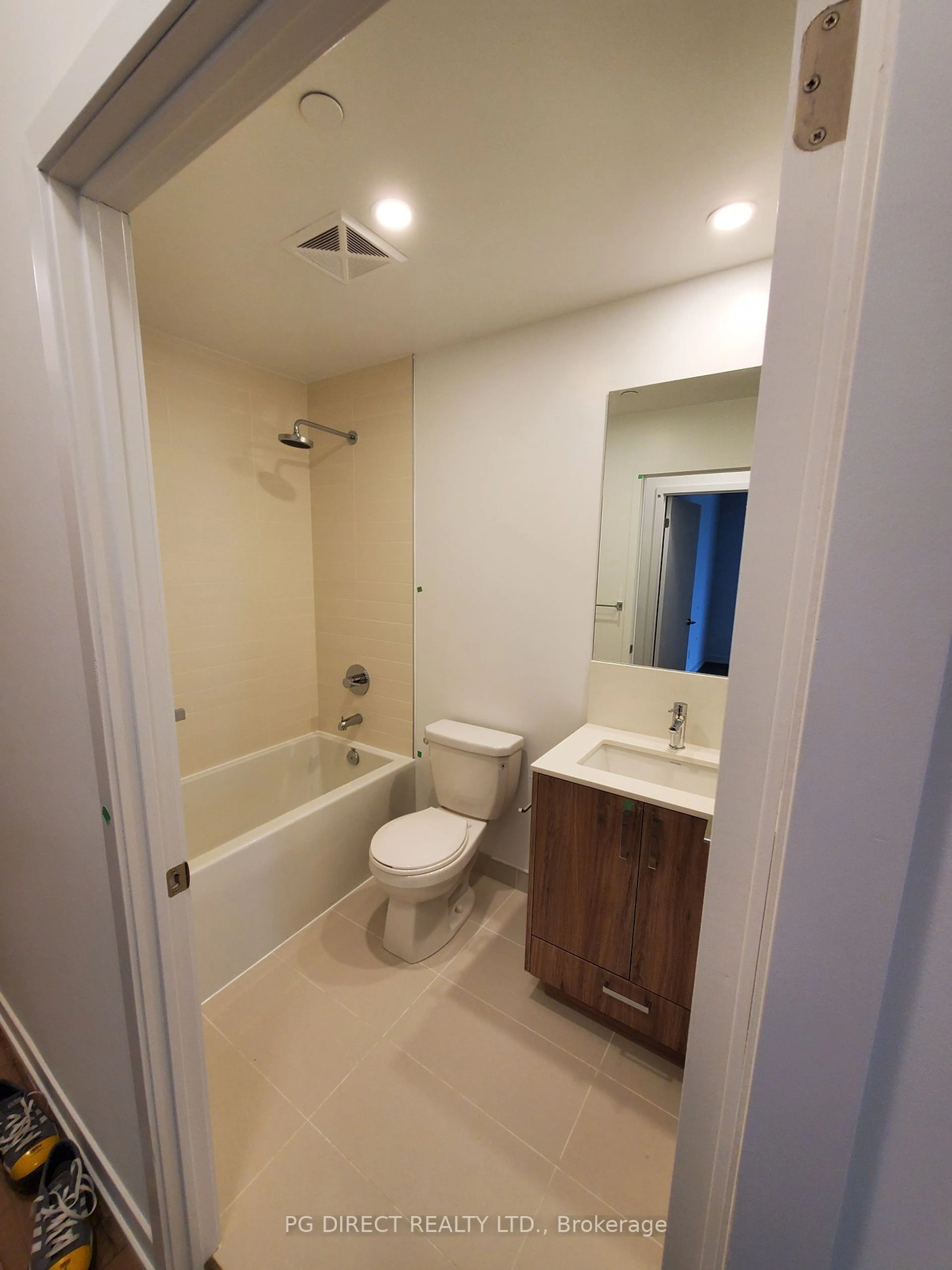 Standard bathroom, unknown floor for 1787 St Clair Ave #324, Toronto Ontario M6N 1J6