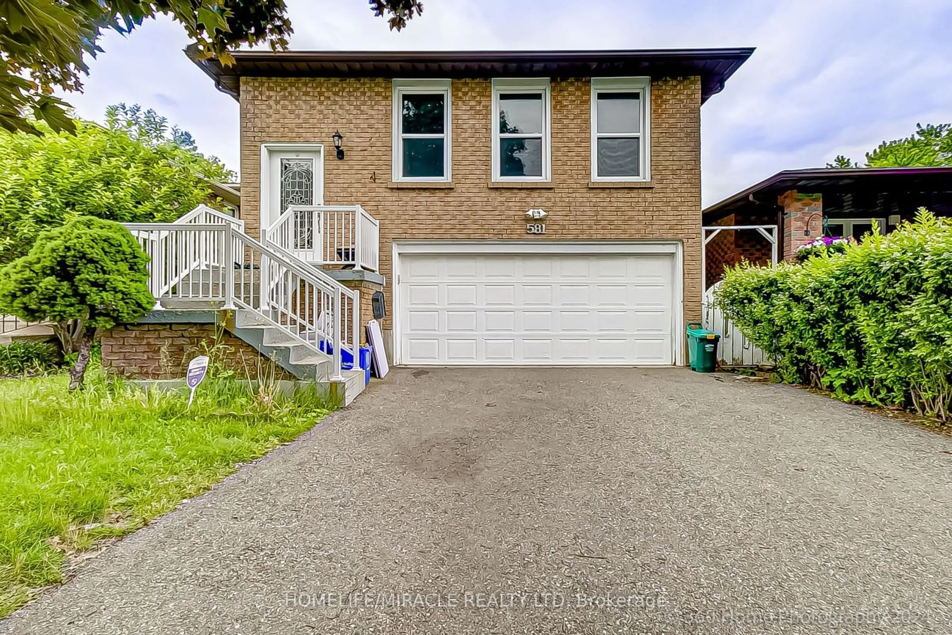 Frontside or backside of a home for 581 Hayward Cres, Milton Ontario L9T 4T8