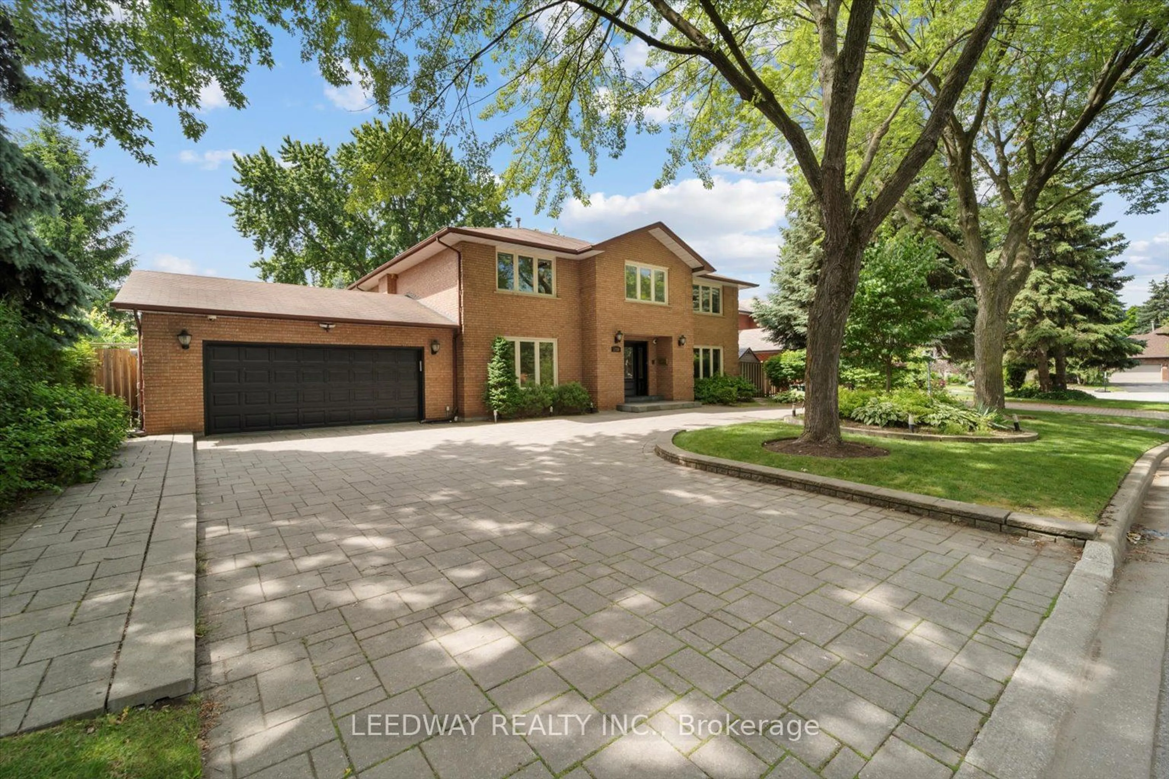 Home with brick exterior material for 1750 Bridewell Crt, Mississauga Ontario L5L 3R7