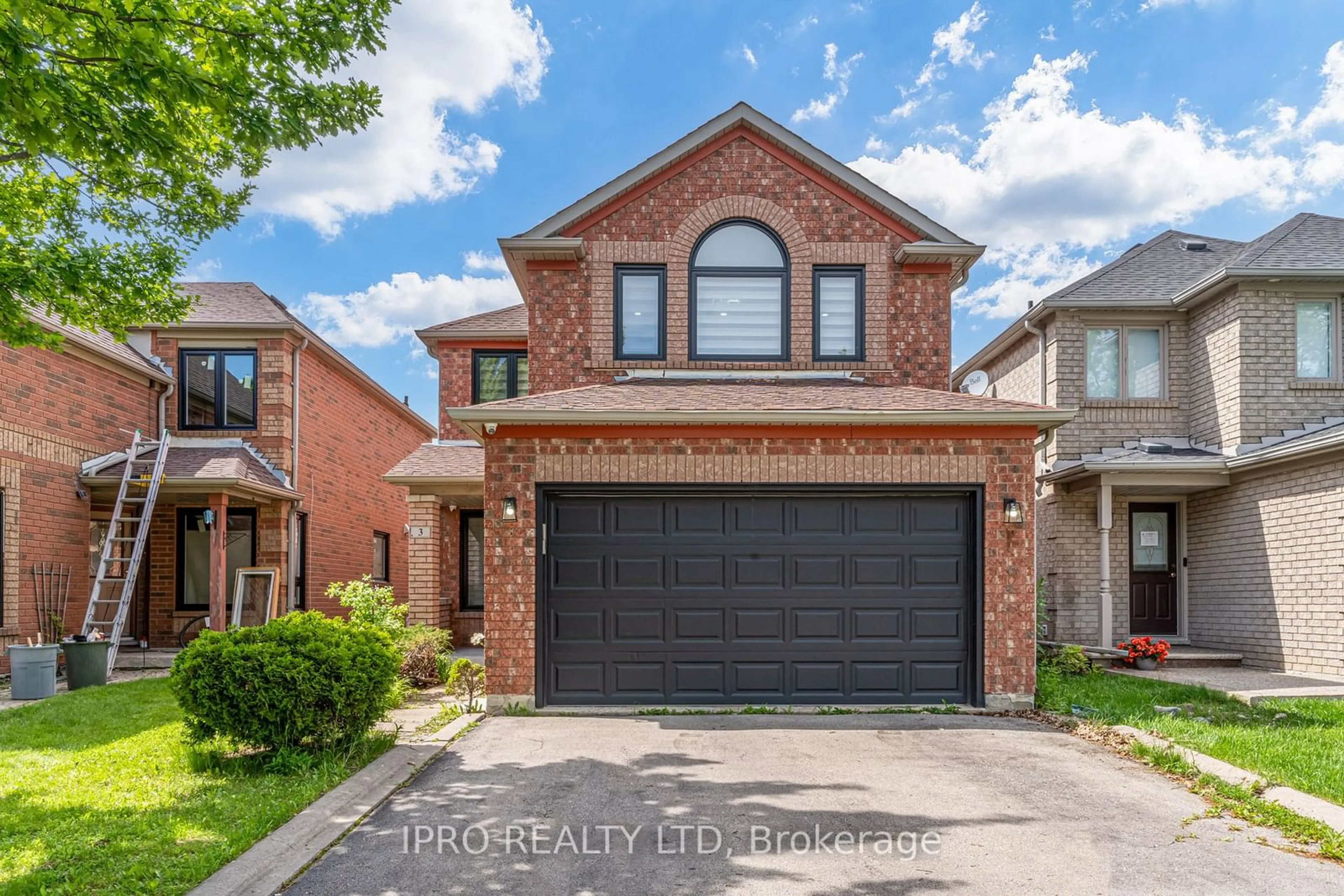 Home with brick exterior material for 3 Forestgrove Circ, Brampton Ontario L6Z 4T2