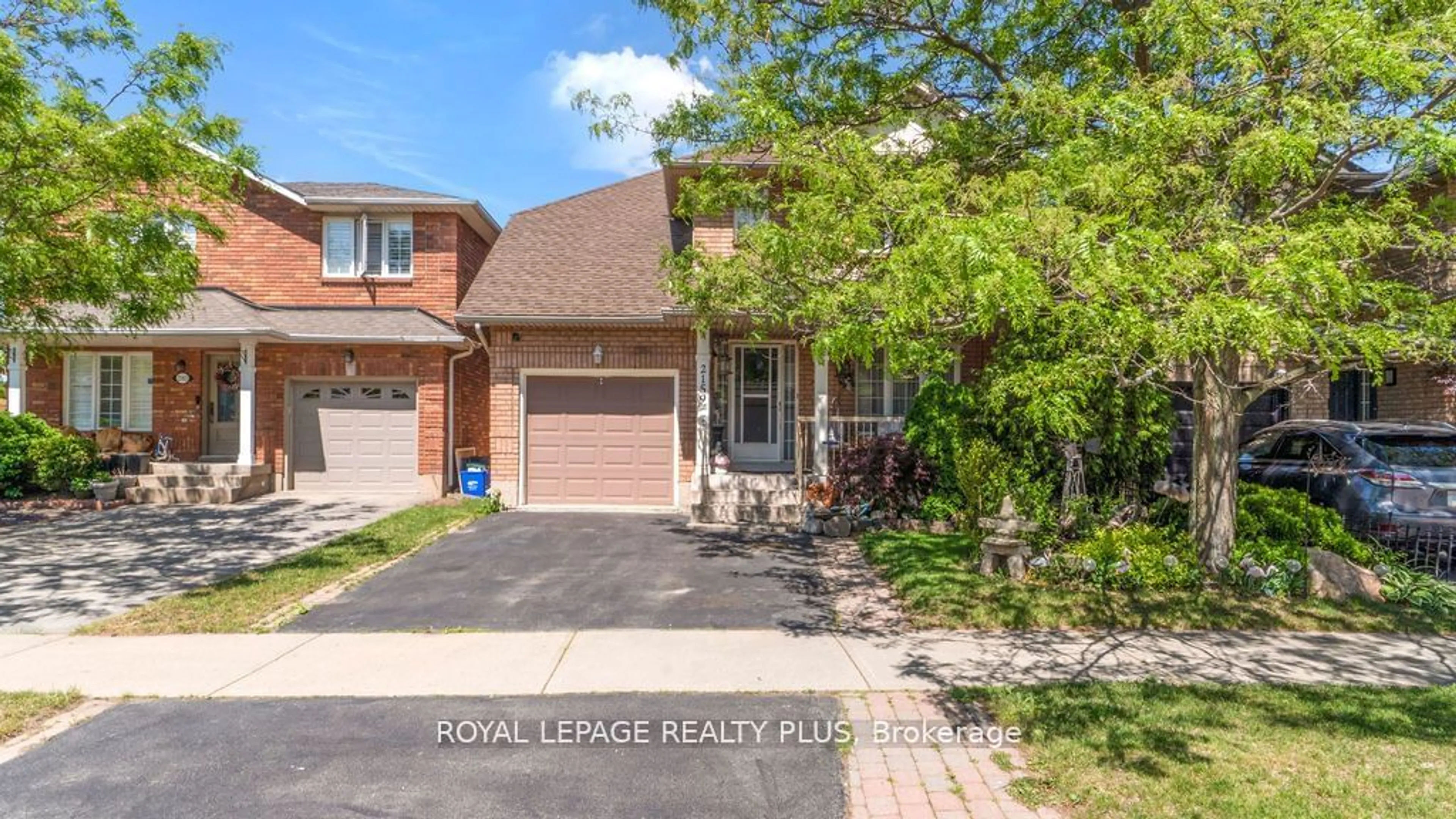 A pic from exterior of the house or condo for 2159 Blue Ridge Lane, Oakville Ontario L6M 3W7