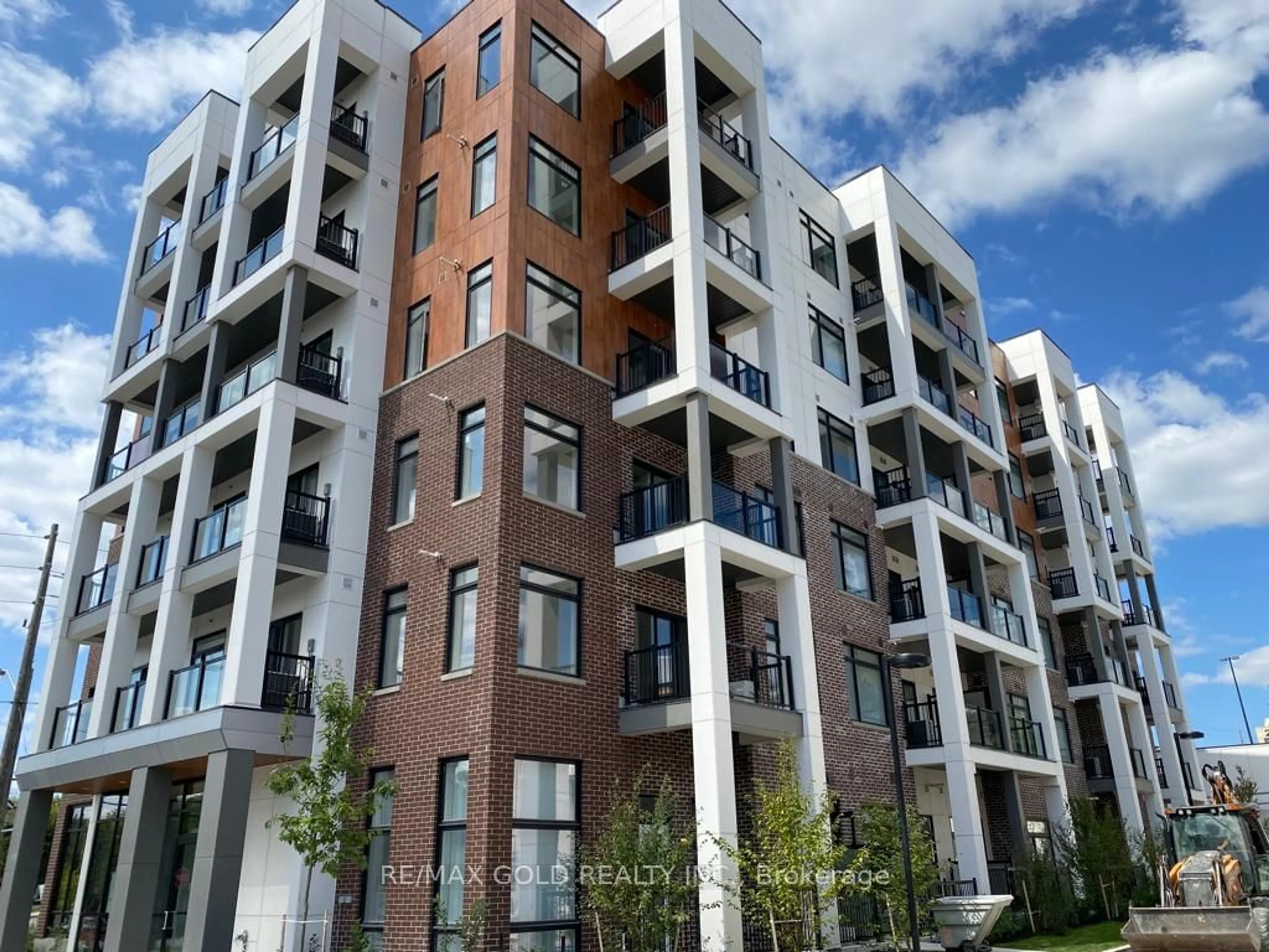 A pic from exterior of the house or condo for 160 Canon Jackson Dr #605, Toronto Ontario M6M 0B6