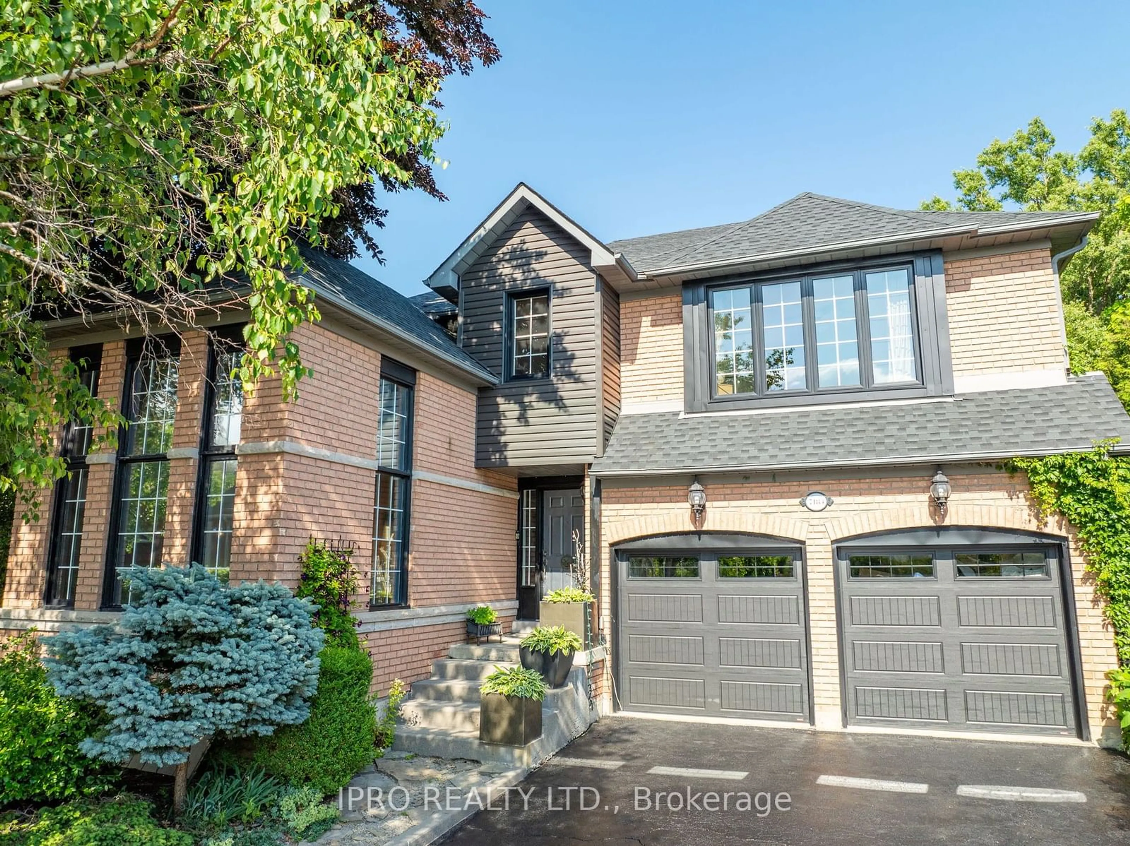 Home with brick exterior material for 7183 Windrush Crt, Mississauga Ontario L5N 6K1