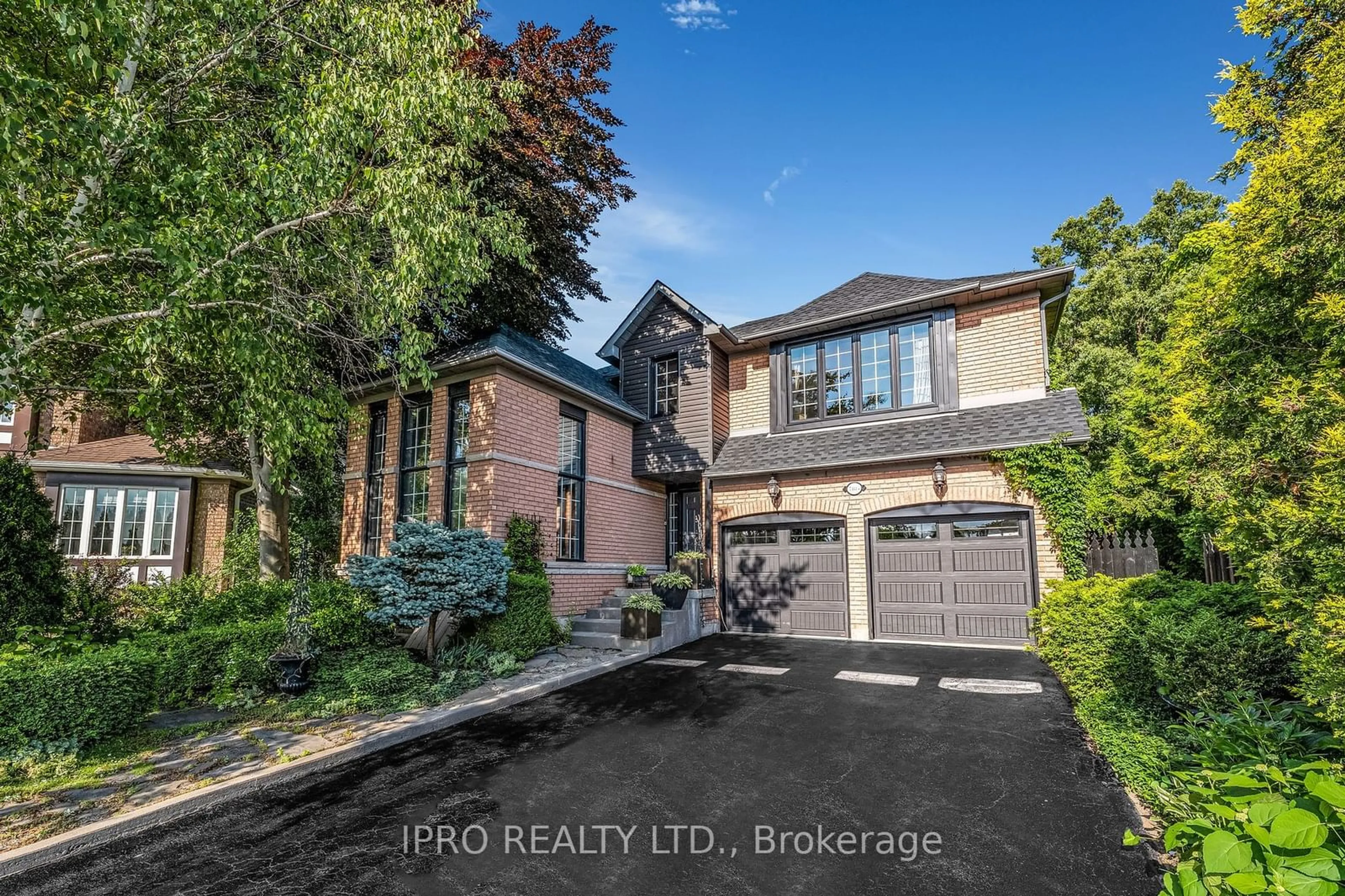 Home with brick exterior material for 7183 Windrush Crt, Mississauga Ontario L5N 6K1