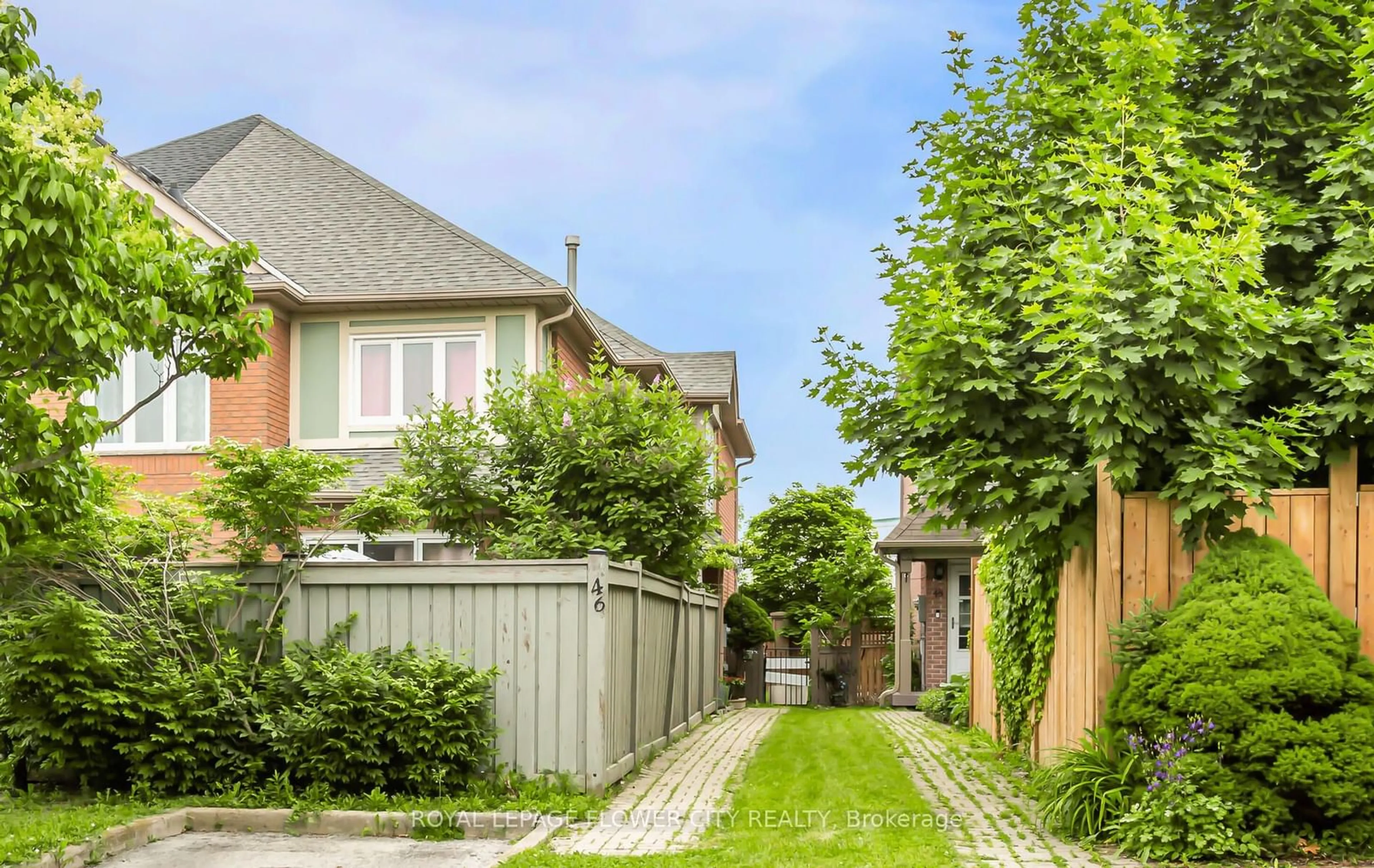 Frontside or backside of a home for 46 Blue Spruce St, Brampton Ontario L6R 1C5