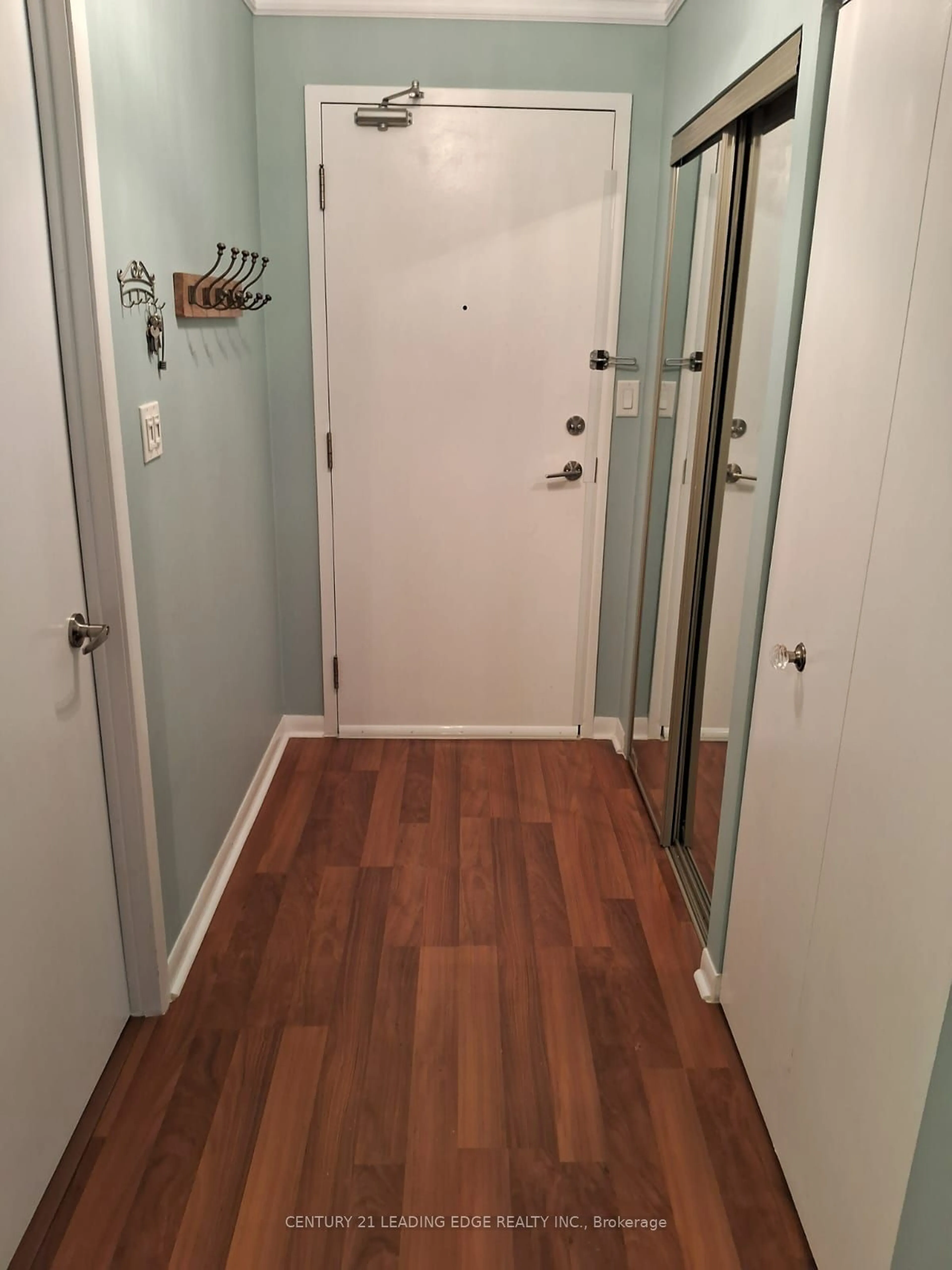 Indoor entryway for 2464 Weston Rd #305, Toronto Ontario M9N 0A2