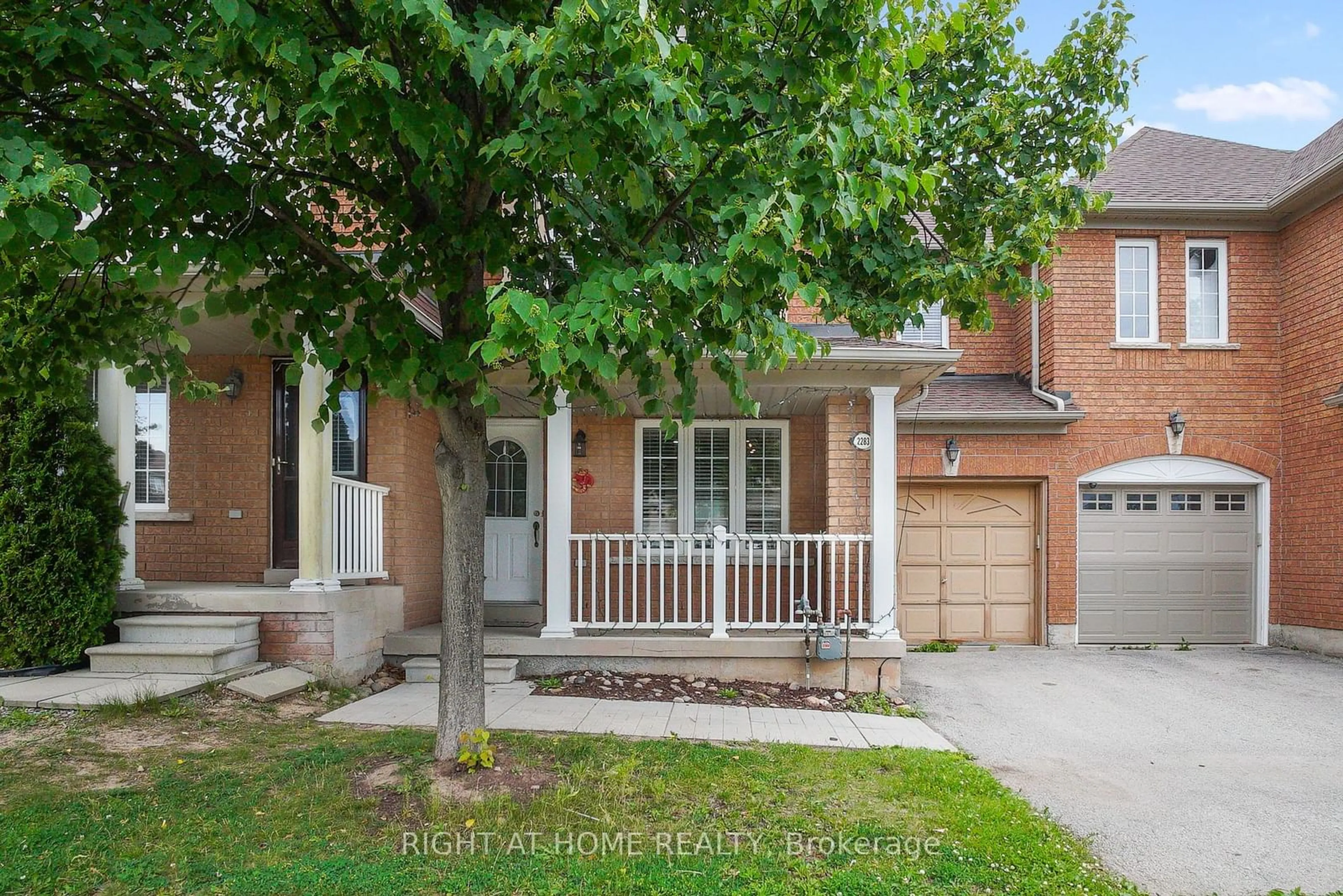Home with brick exterior material for 2283 Saddlecreek Cres, Oakville Ontario L6M 5J6