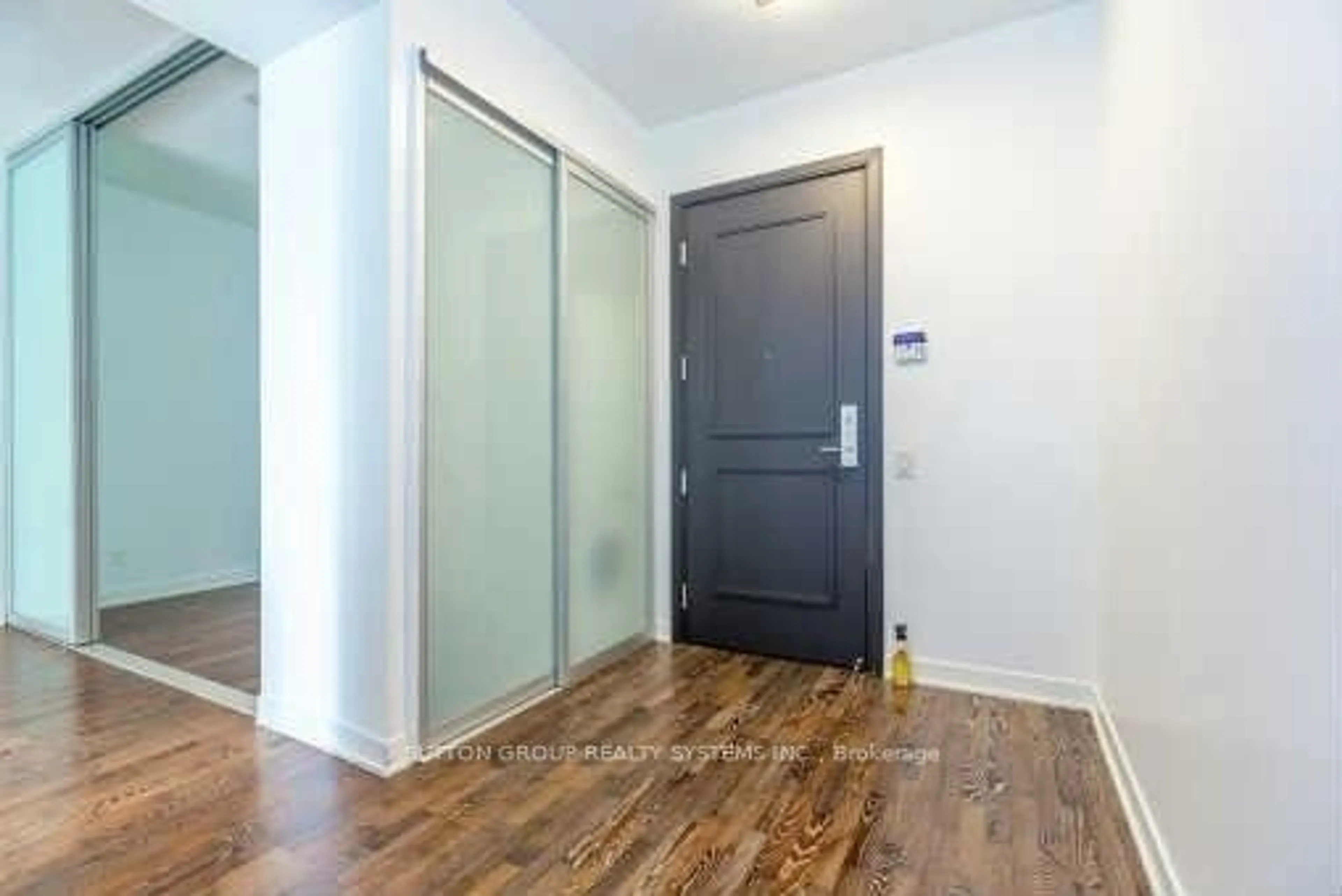 Indoor entryway for 88 Park Lawn Rd #1807, Toronto Ontario M8Y 0B5