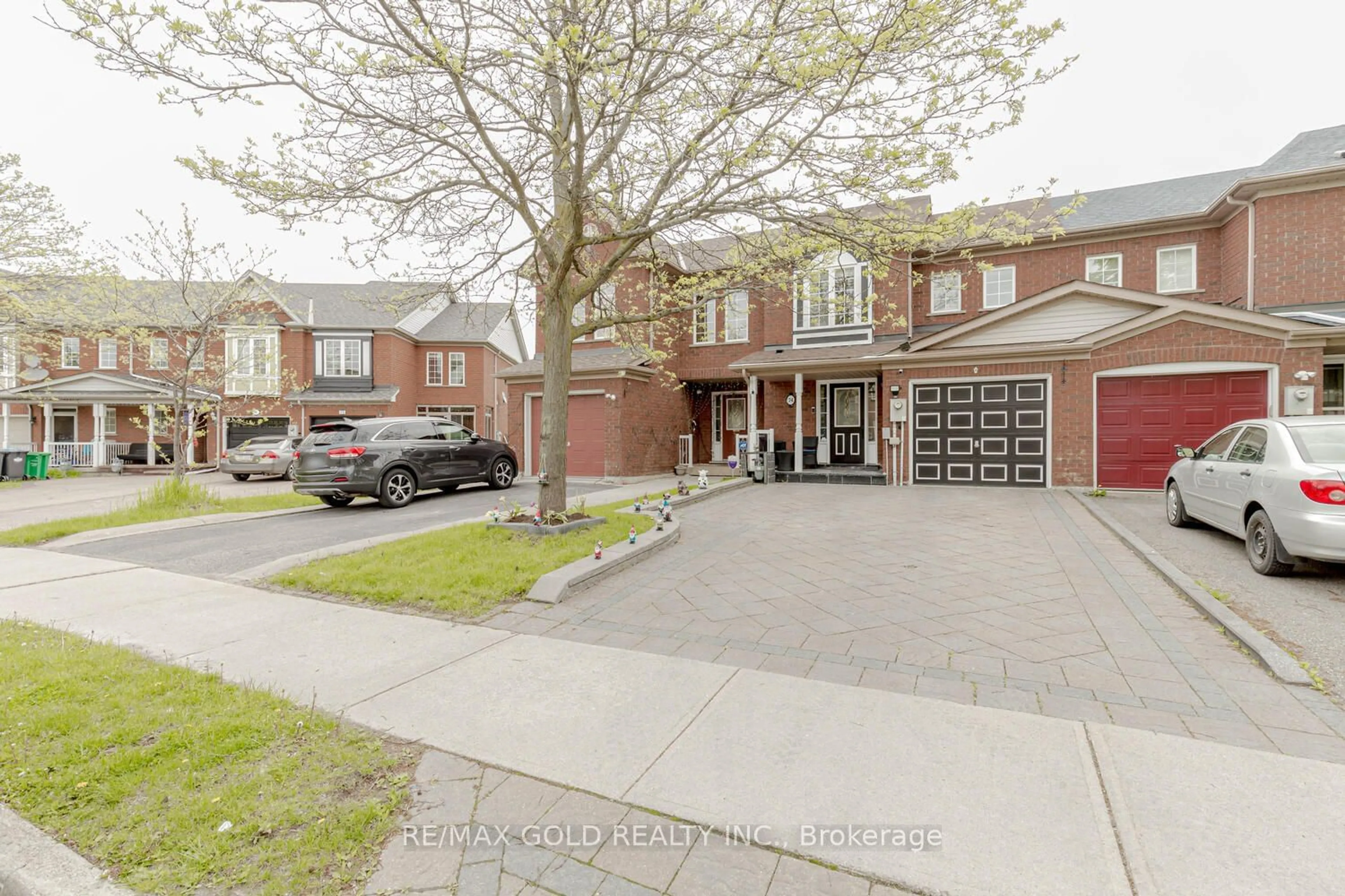 A pic from exterior of the house or condo for 74 Monaco Crt, Brampton Ontario L7A 1X5