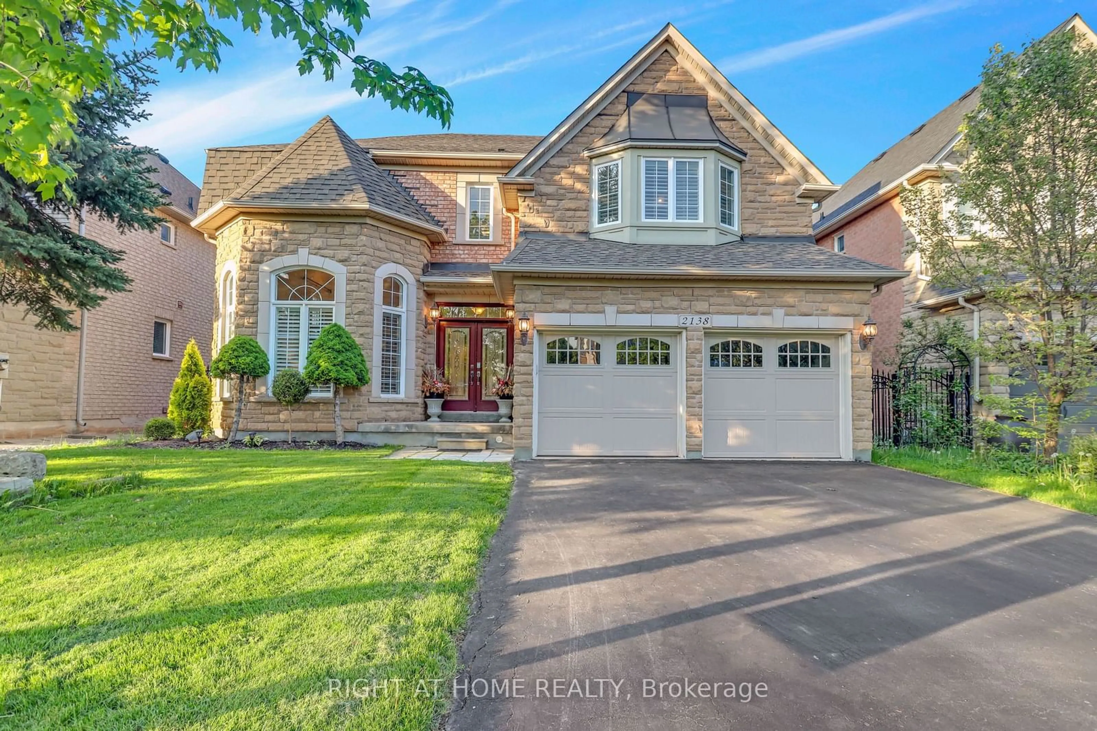 Home with brick exterior material for 2138 Alderbrook Dr, Oakville Ontario L6M 4Z2