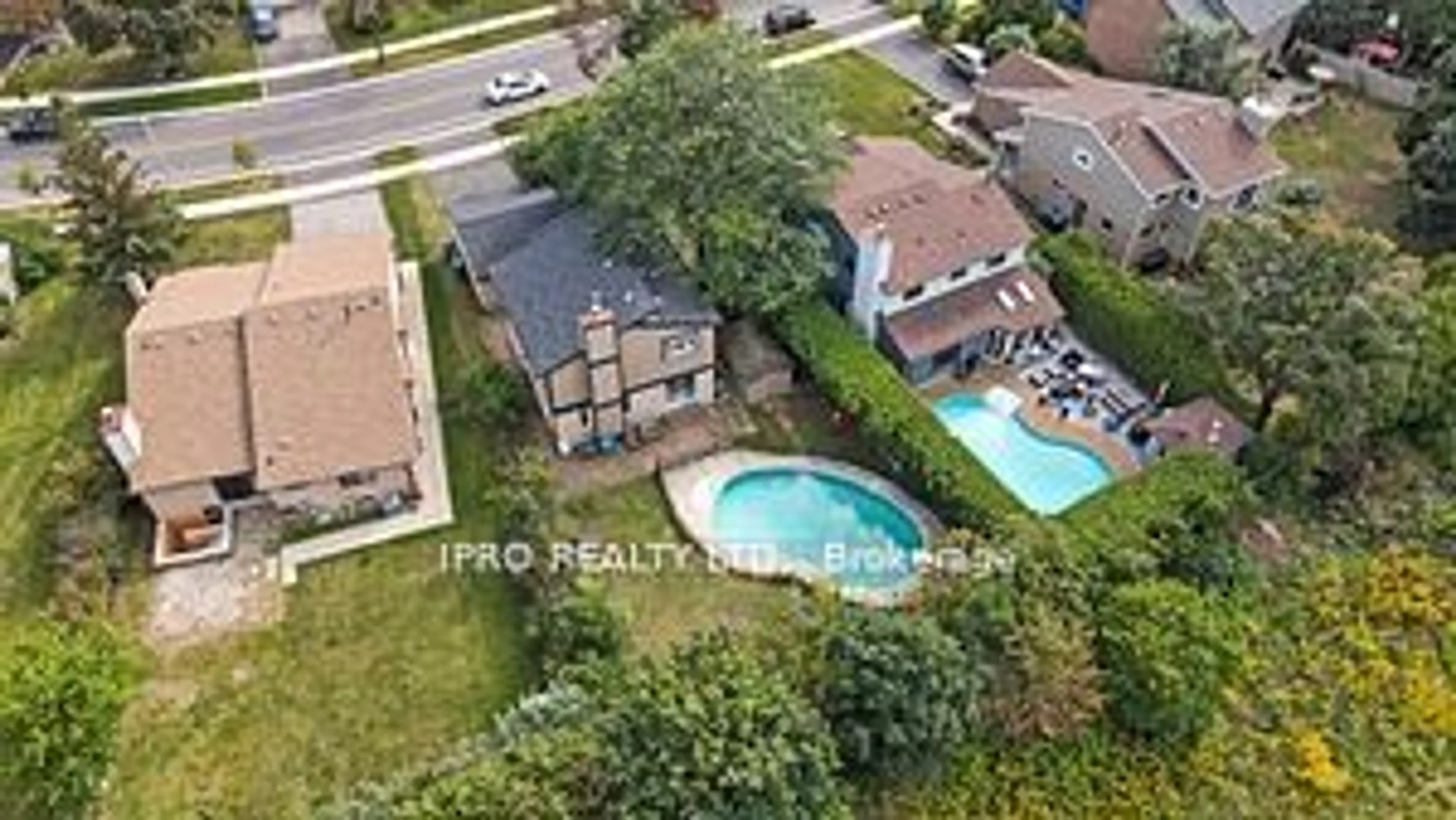 Frontside or backside of a home for 2545 Folkway Dr, Mississauga Ontario L5L 2J9