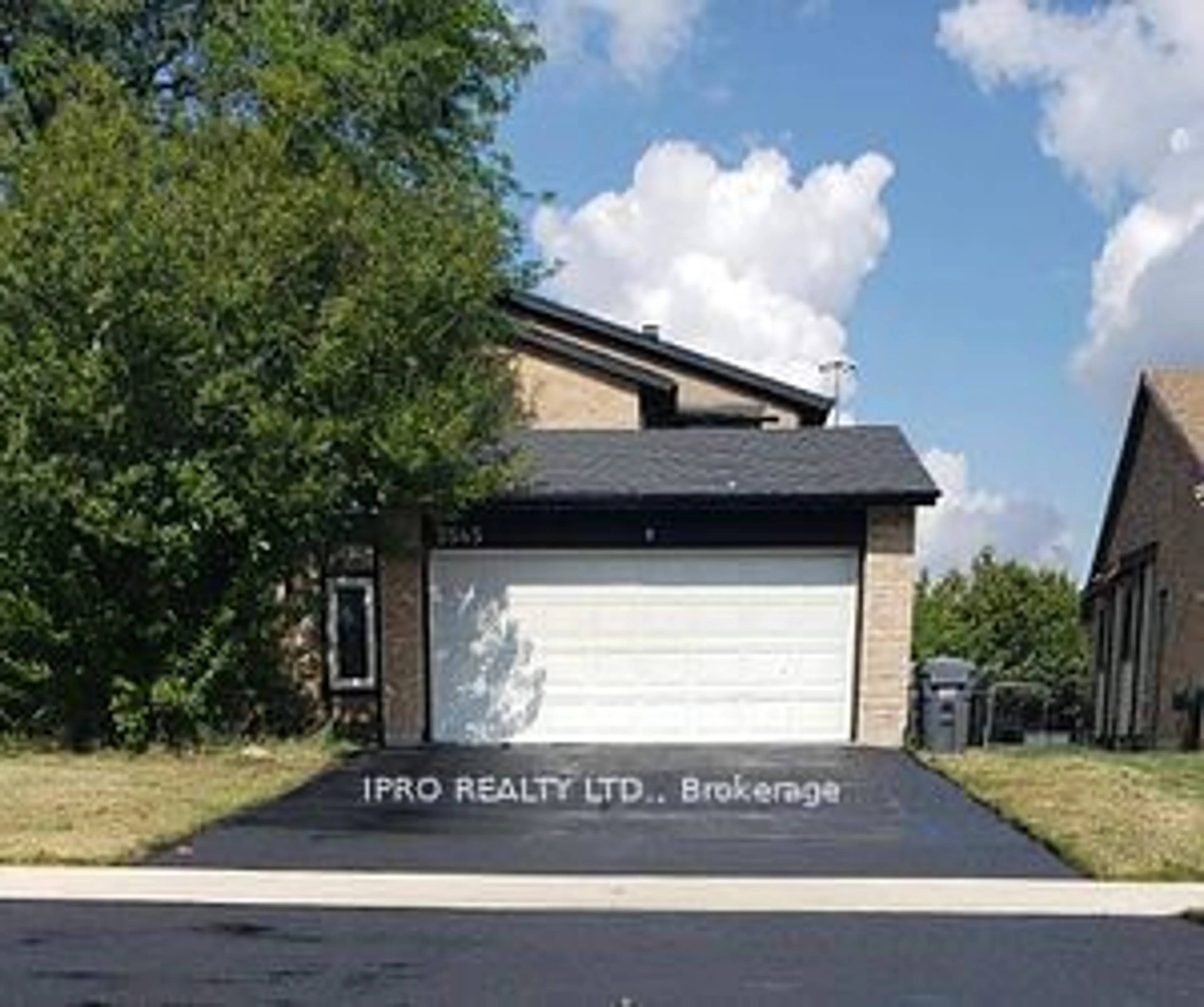 Frontside or backside of a home for 2545 Folkway Dr, Mississauga Ontario L5L 2J9