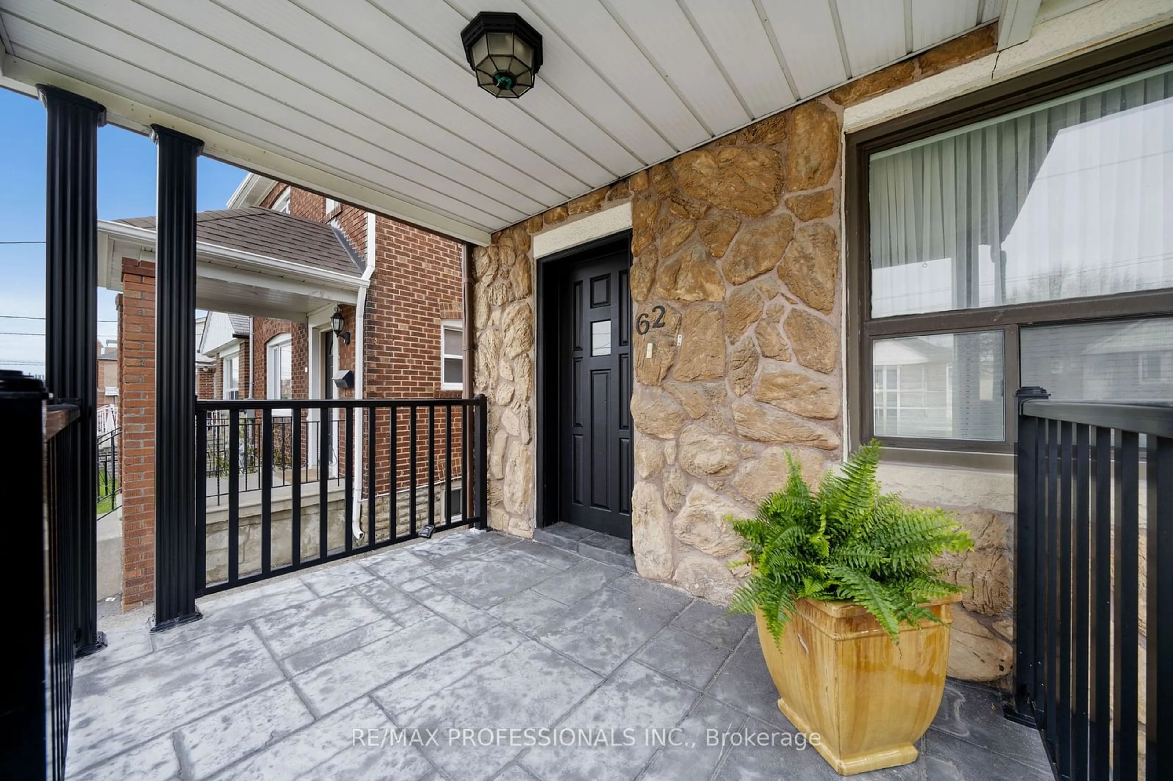 Indoor entryway for 62 Kane Ave, Toronto Ontario M6M 3M7