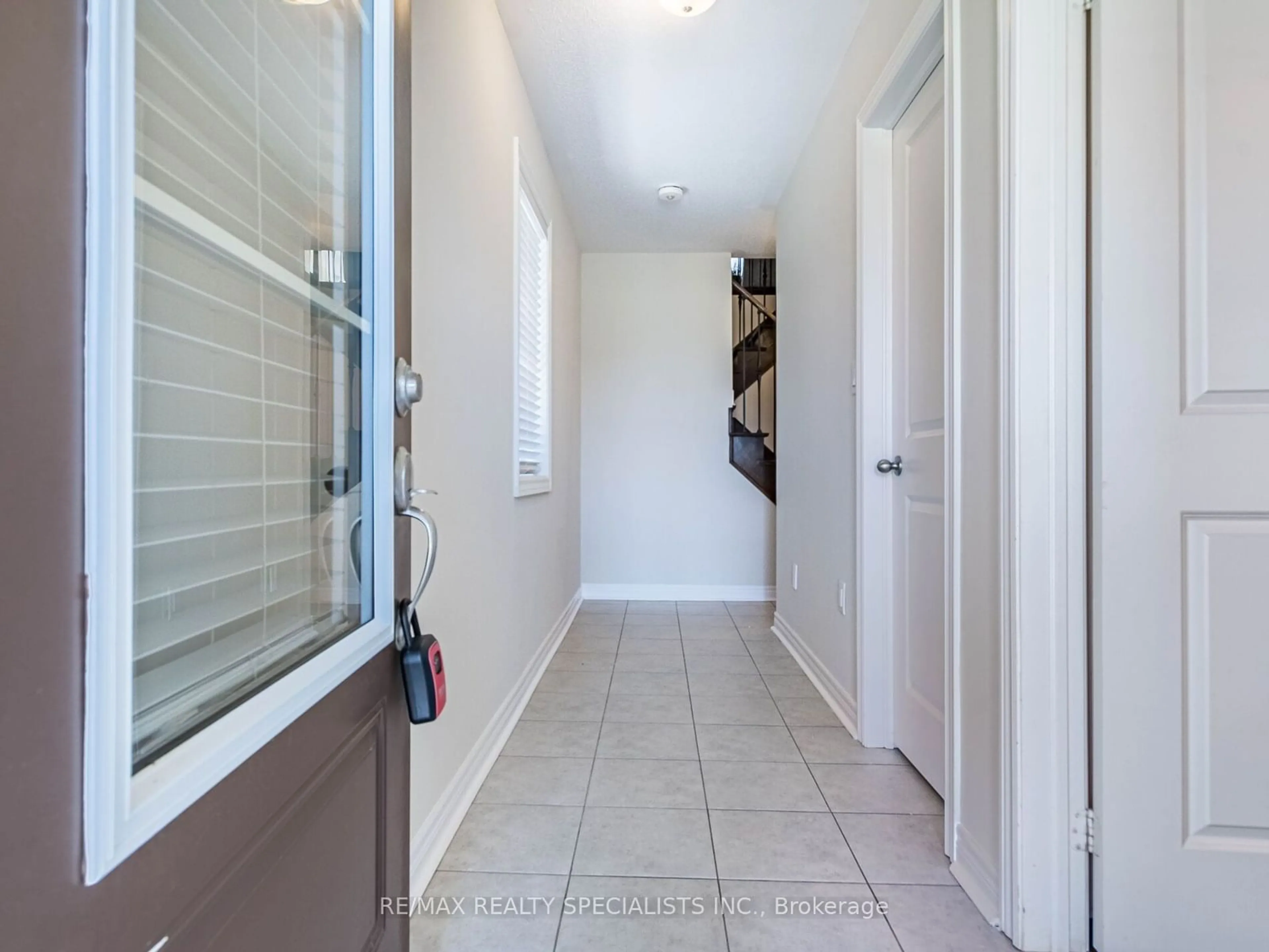 Indoor entryway for 11 Finegan Circ, Brampton Ontario L7A 4Z7