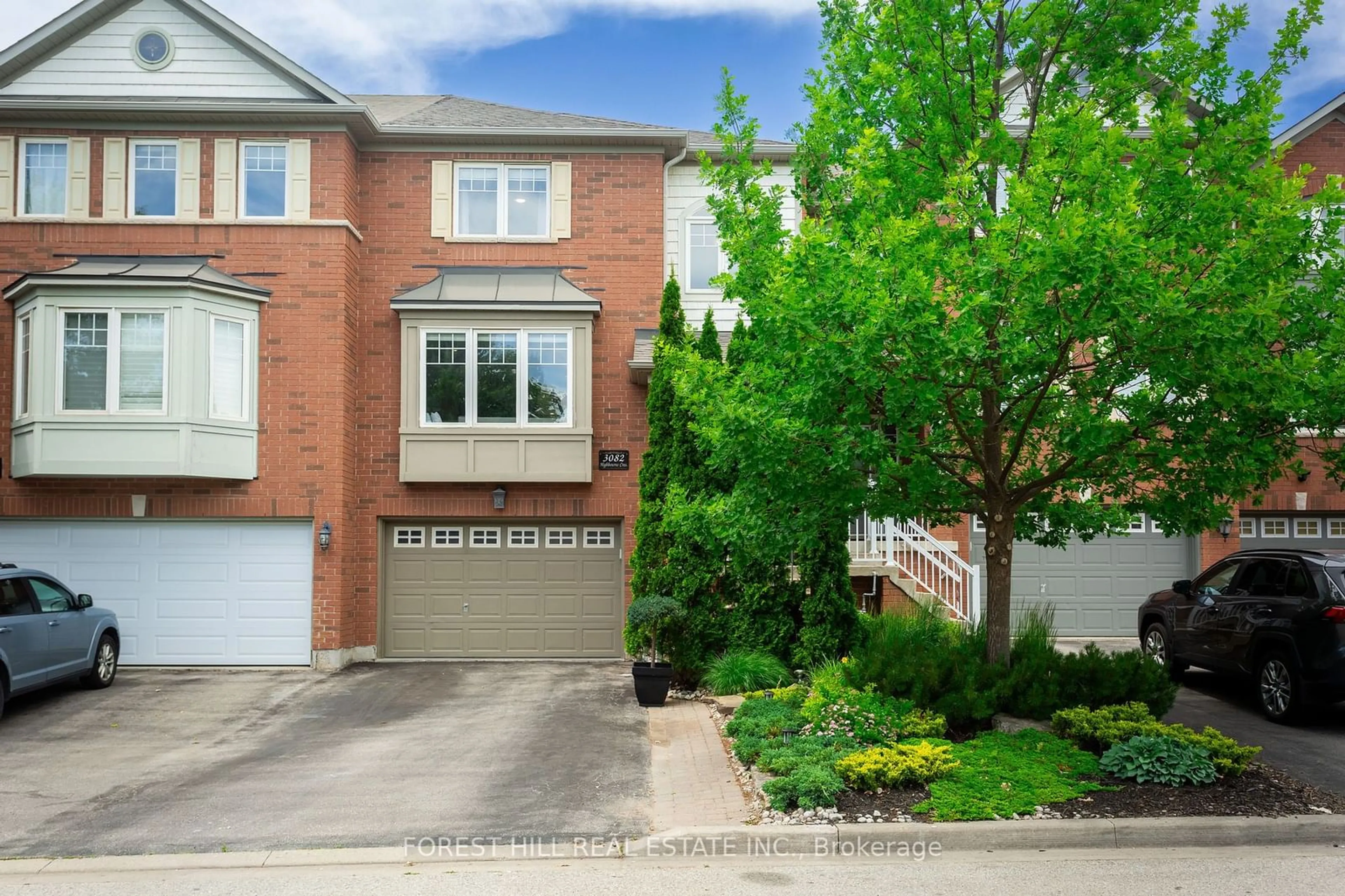 A pic from exterior of the house or condo for 3082 Highbourne Cres, Oakville Ontario L6M 5H1