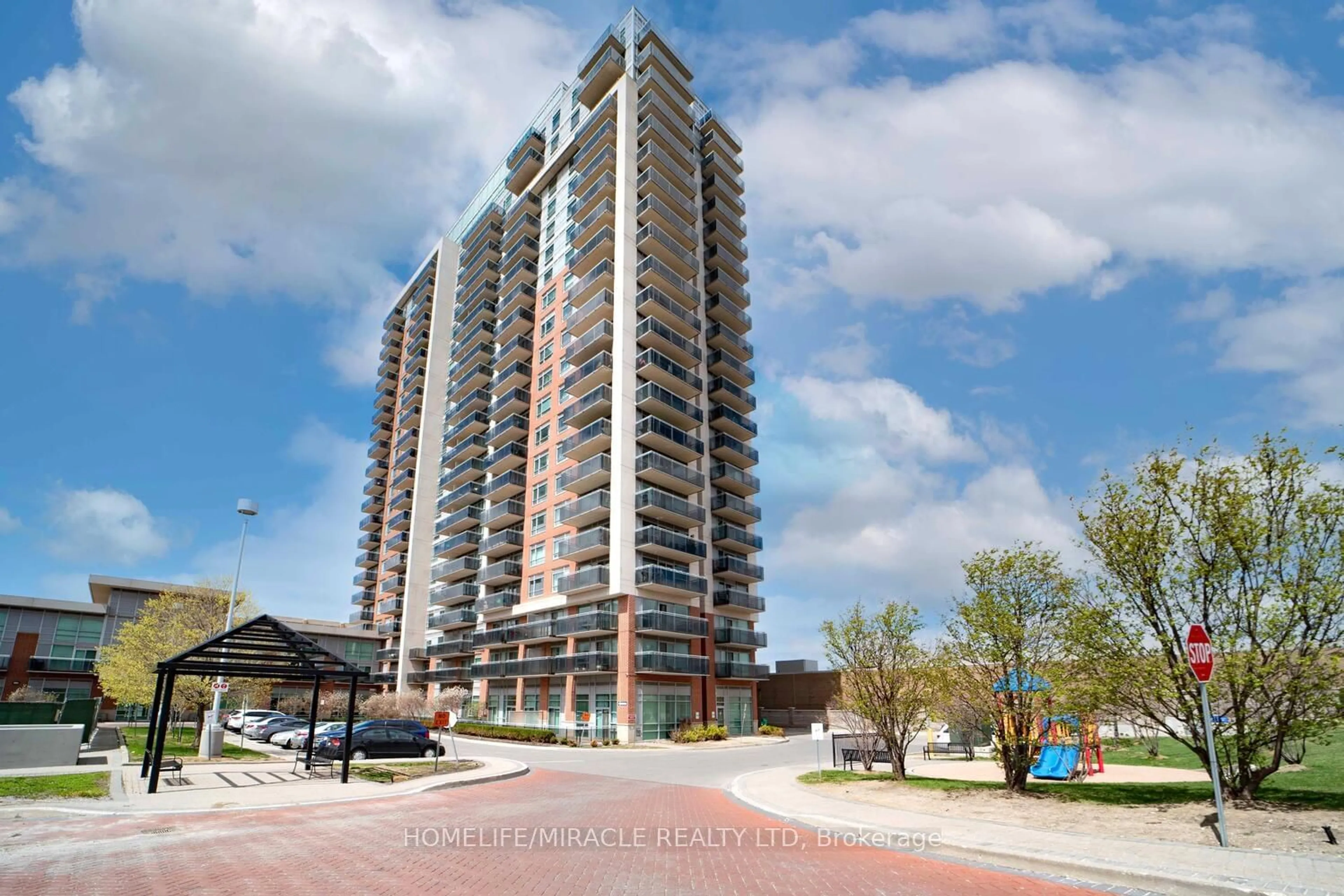 A pic from exterior of the house or condo for 215 Queen St #202, Brampton Ontario L6W 0A9