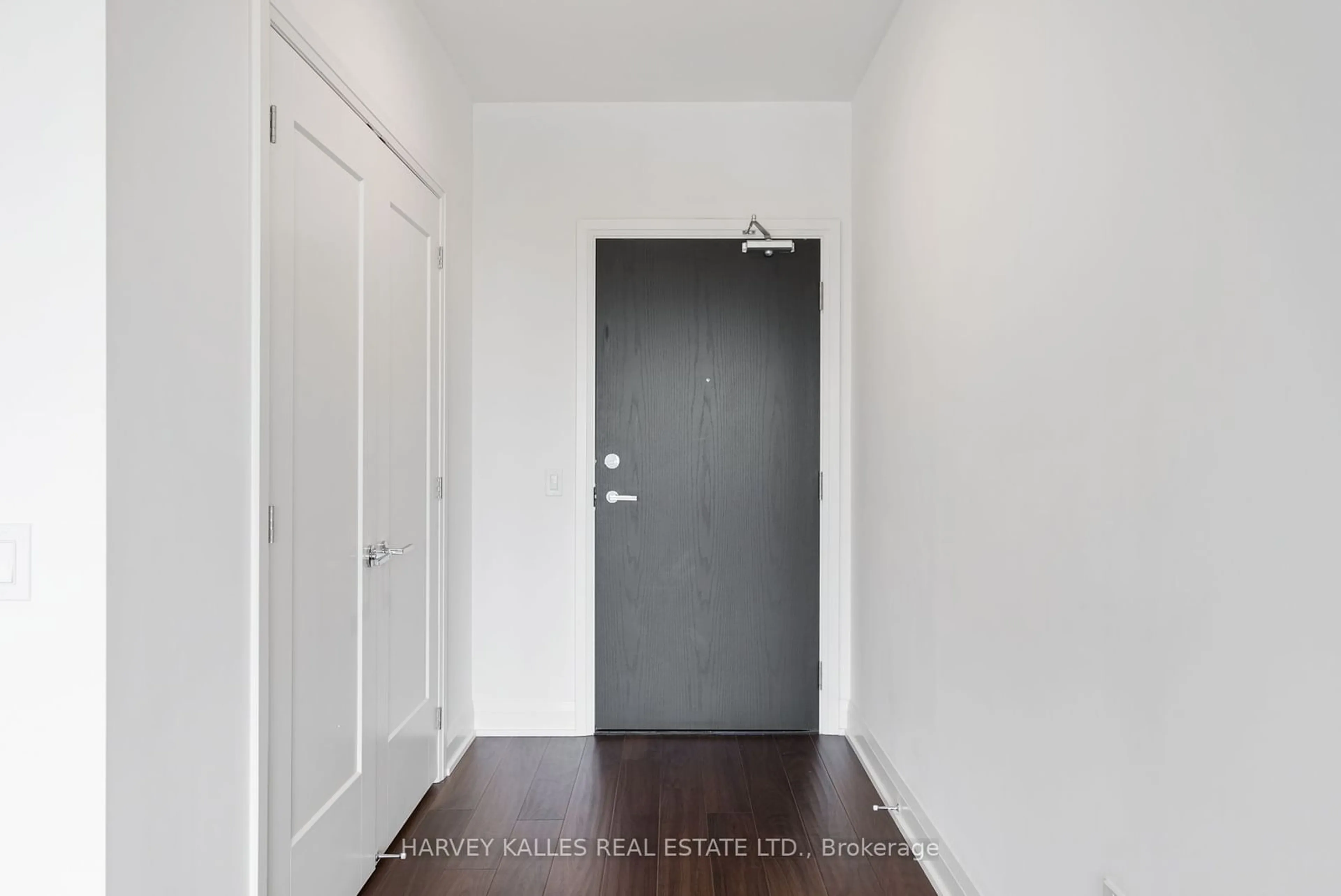 Indoor entryway for 293 The Kingsway #519, Toronto Ontario M9A 3C8