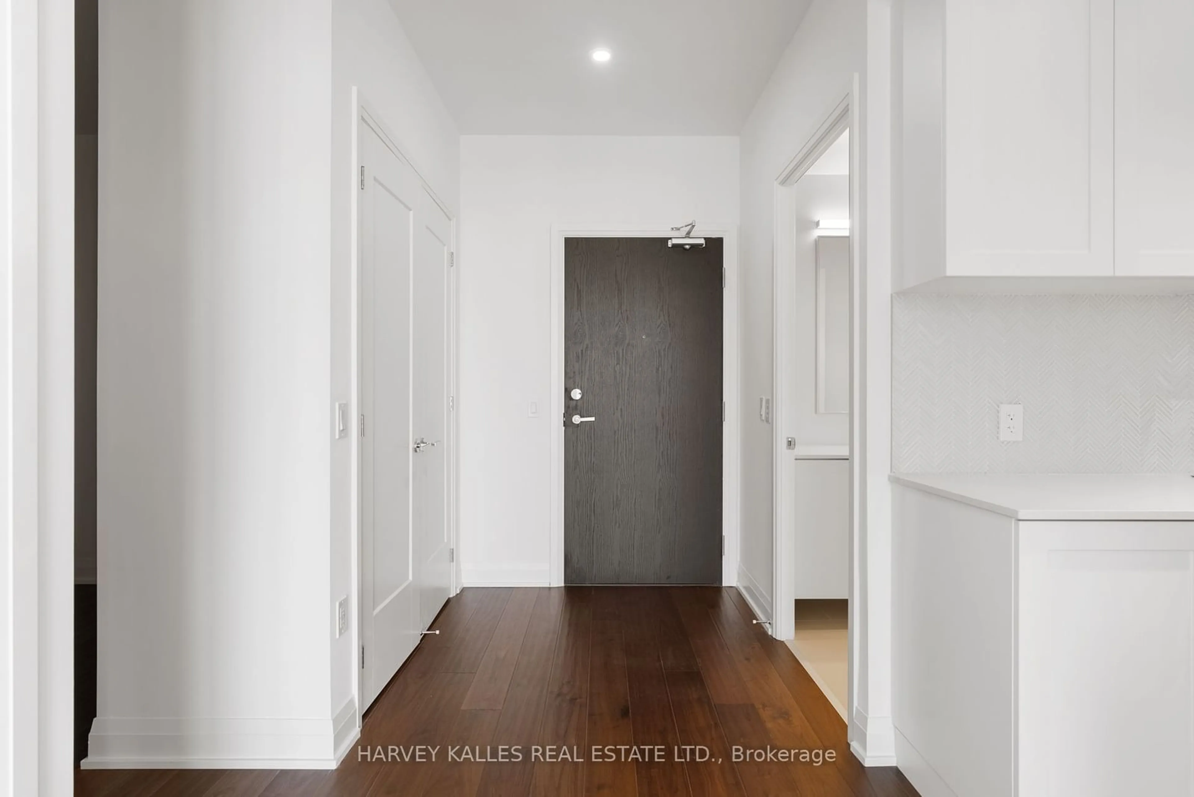 Indoor entryway for 293 The Kingsway #620, Toronto Ontario M9A 3C8