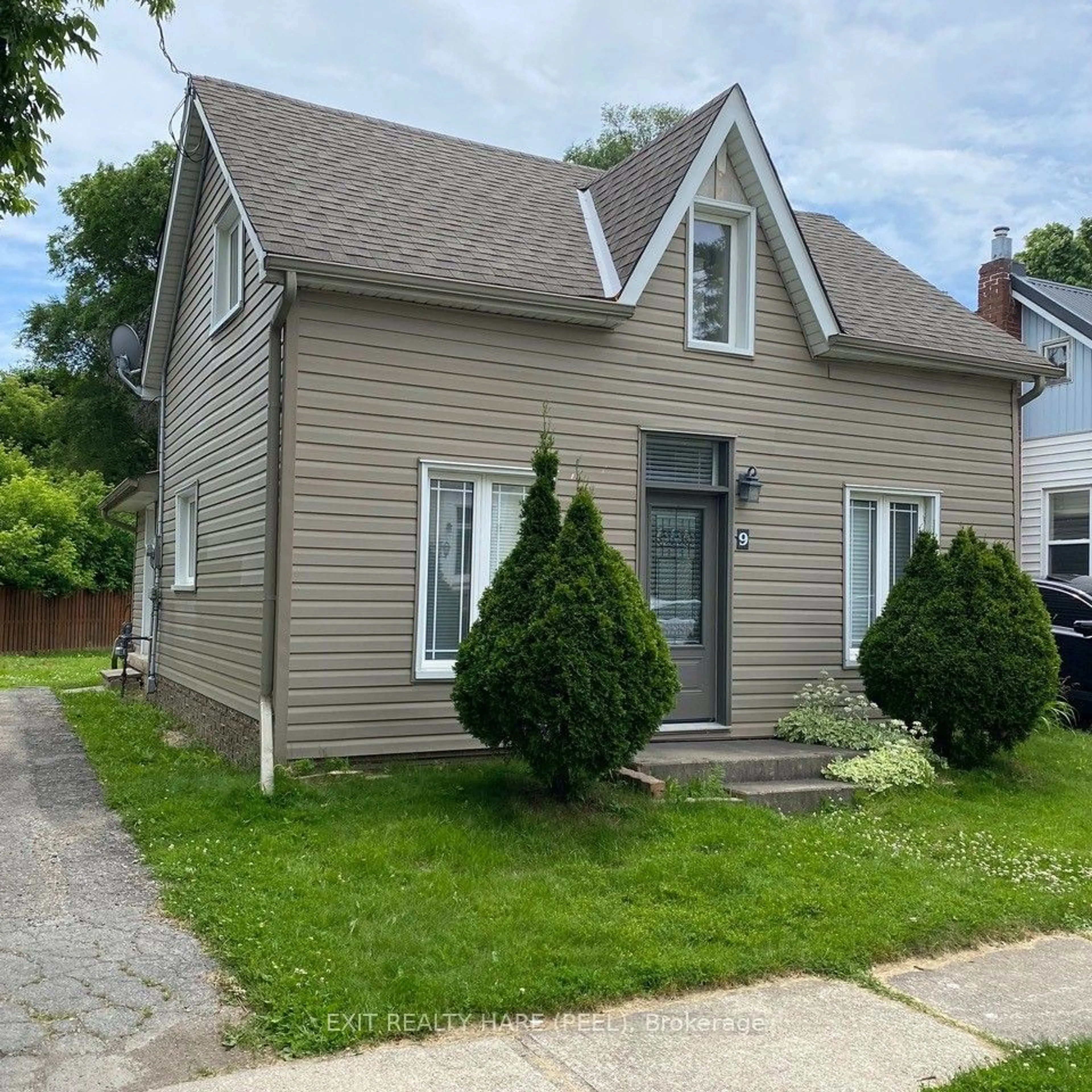 Frontside or backside of a home for 9 Jessie St, Brampton Ontario L6Y 1L3