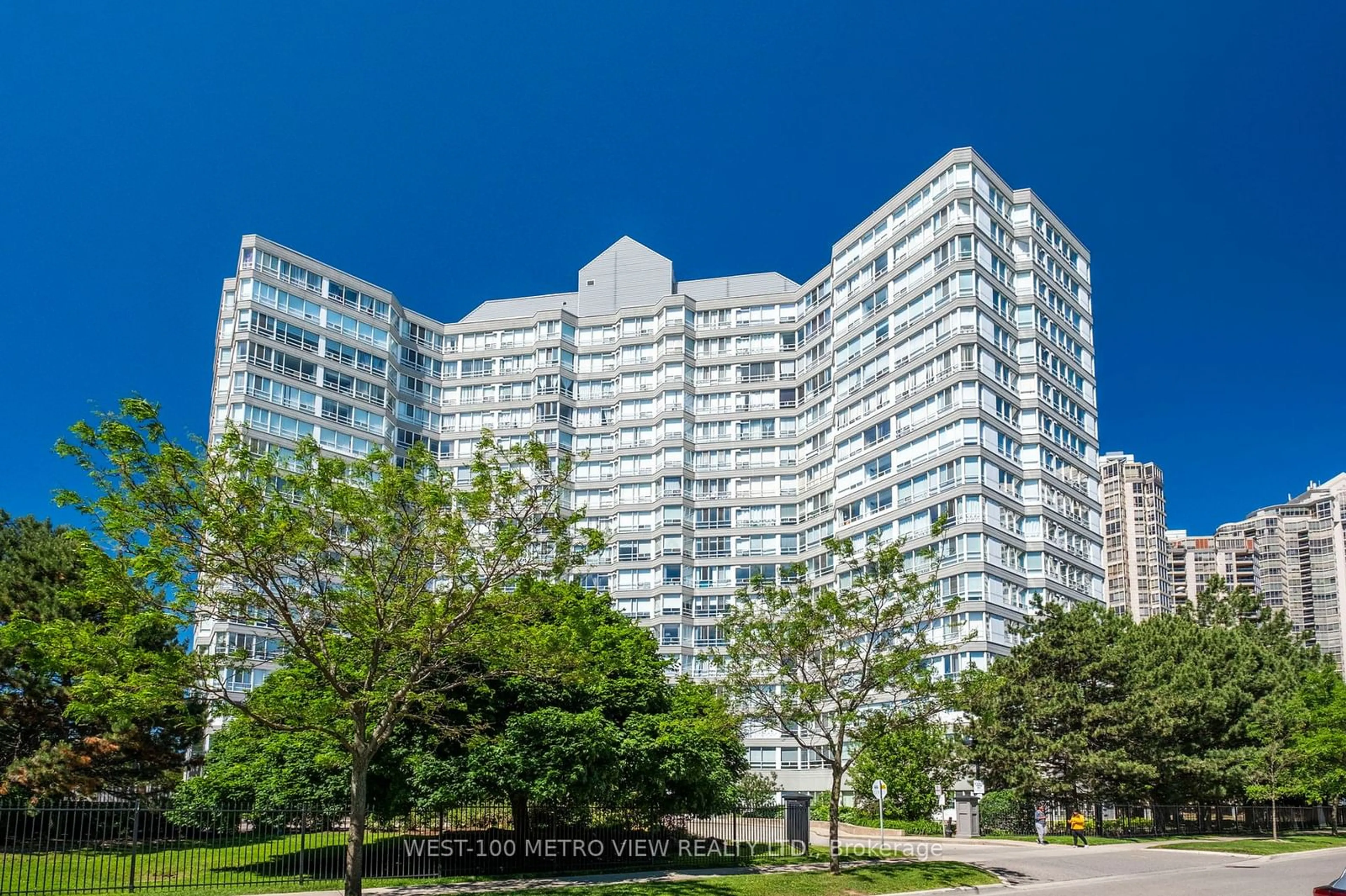 A pic from exterior of the house or condo for 50 Kingsbridge Garden Circ #807, Mississauga Ontario L5R 1Y2