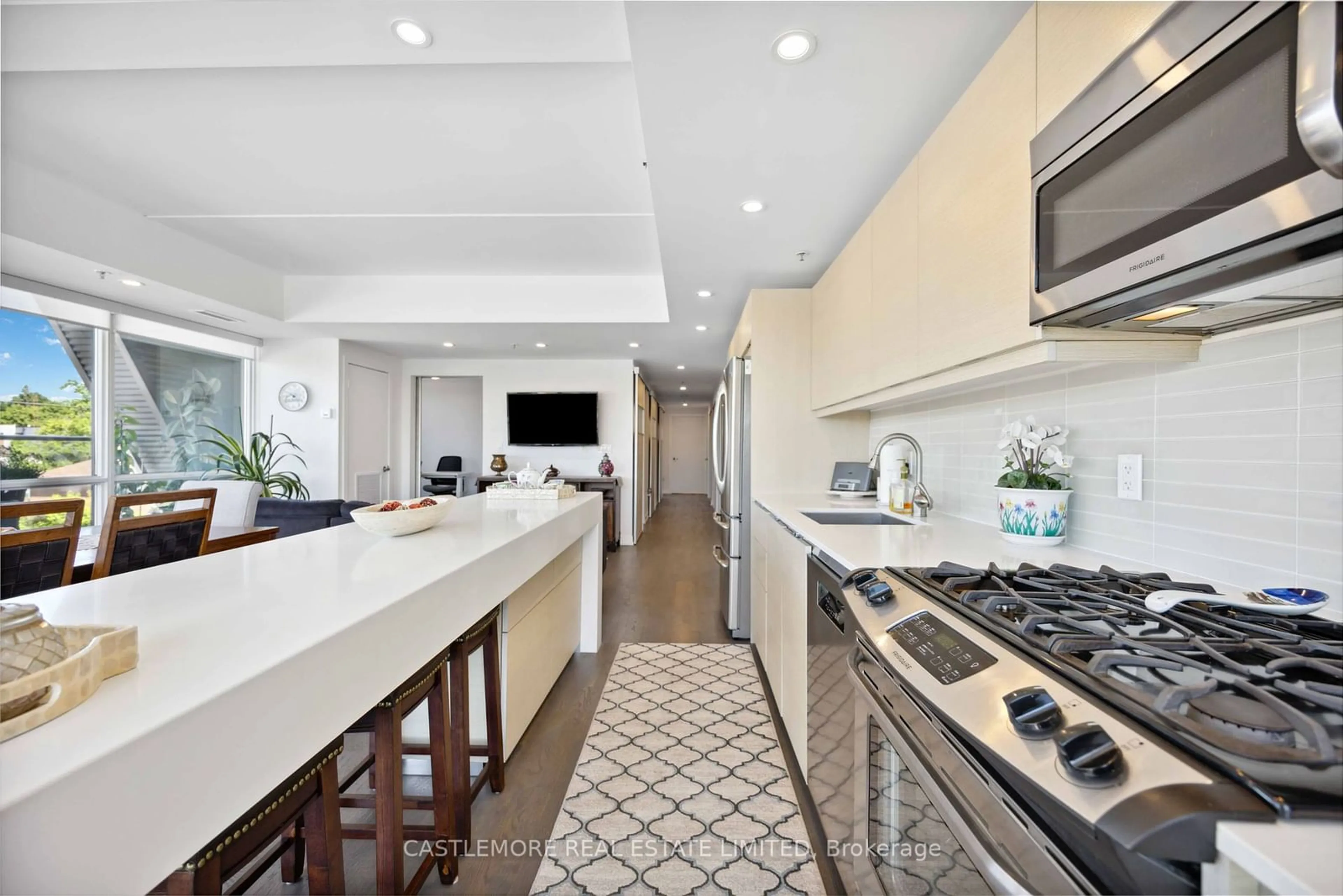 Contemporary kitchen for 51 Lady Bank Rd #202, Toronto Ontario M8Z 4J6