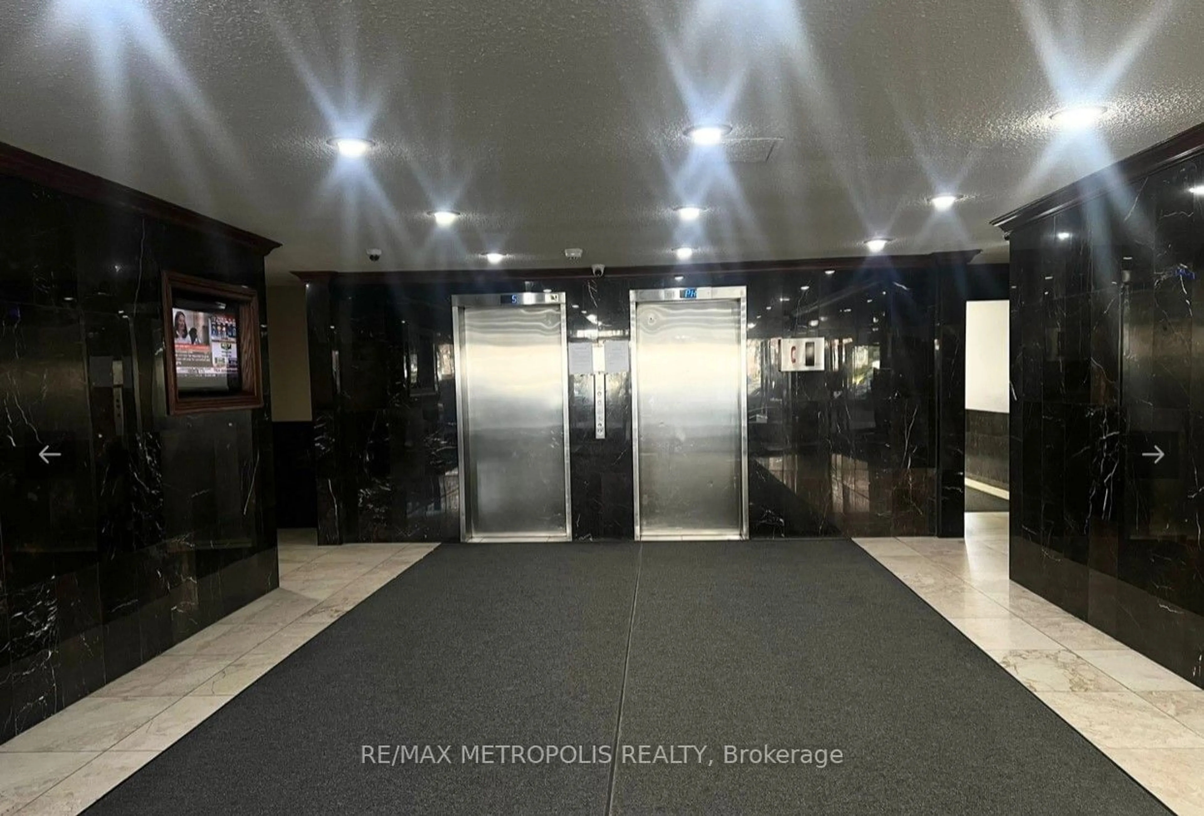 Indoor lobby for 10 Tobermory Dr #PH1415, Toronto Ontario M3N 2Y5