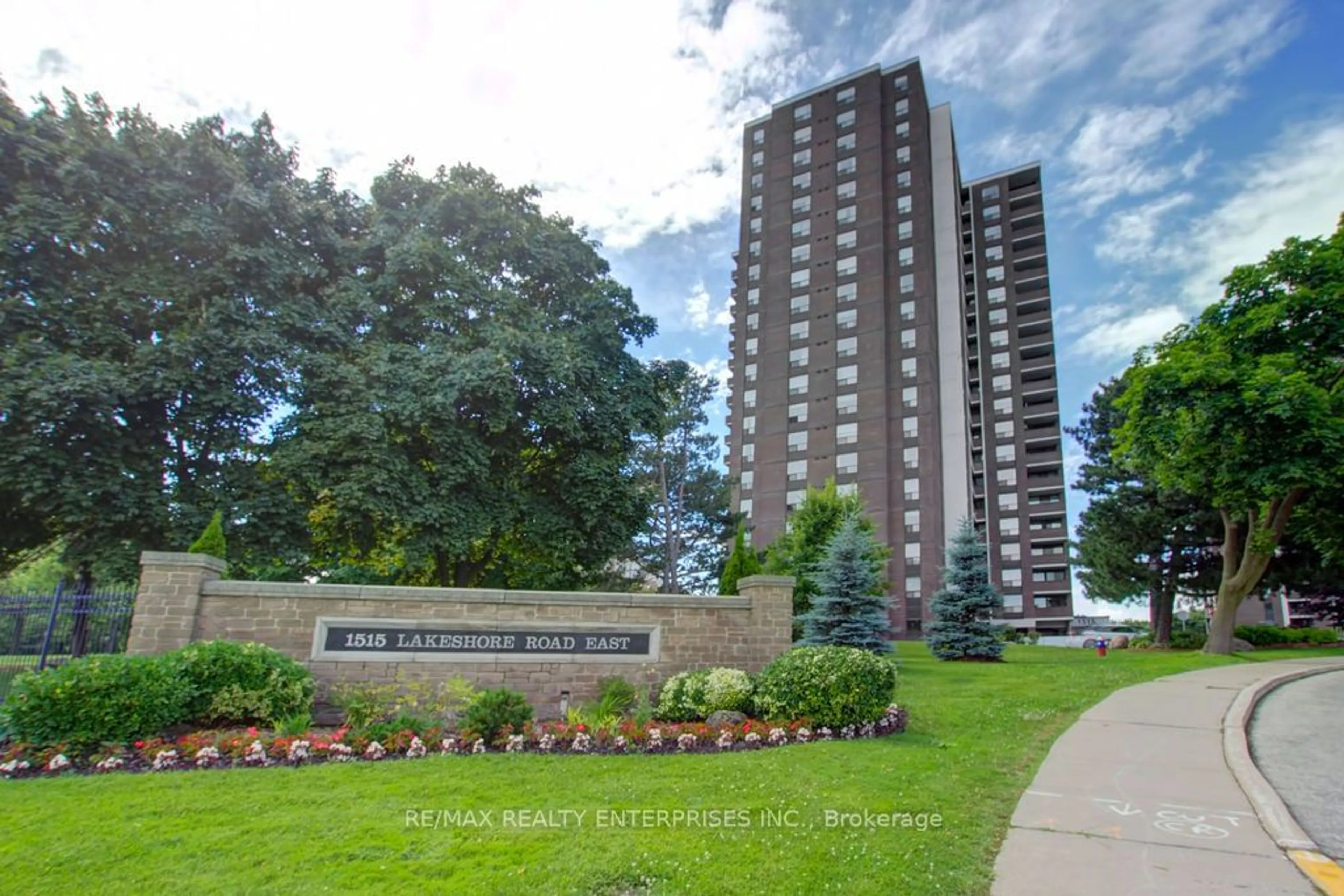 A pic from exterior of the house or condo for 1515 Lakeshore Rd #208, Mississauga Ontario L5E 3E3