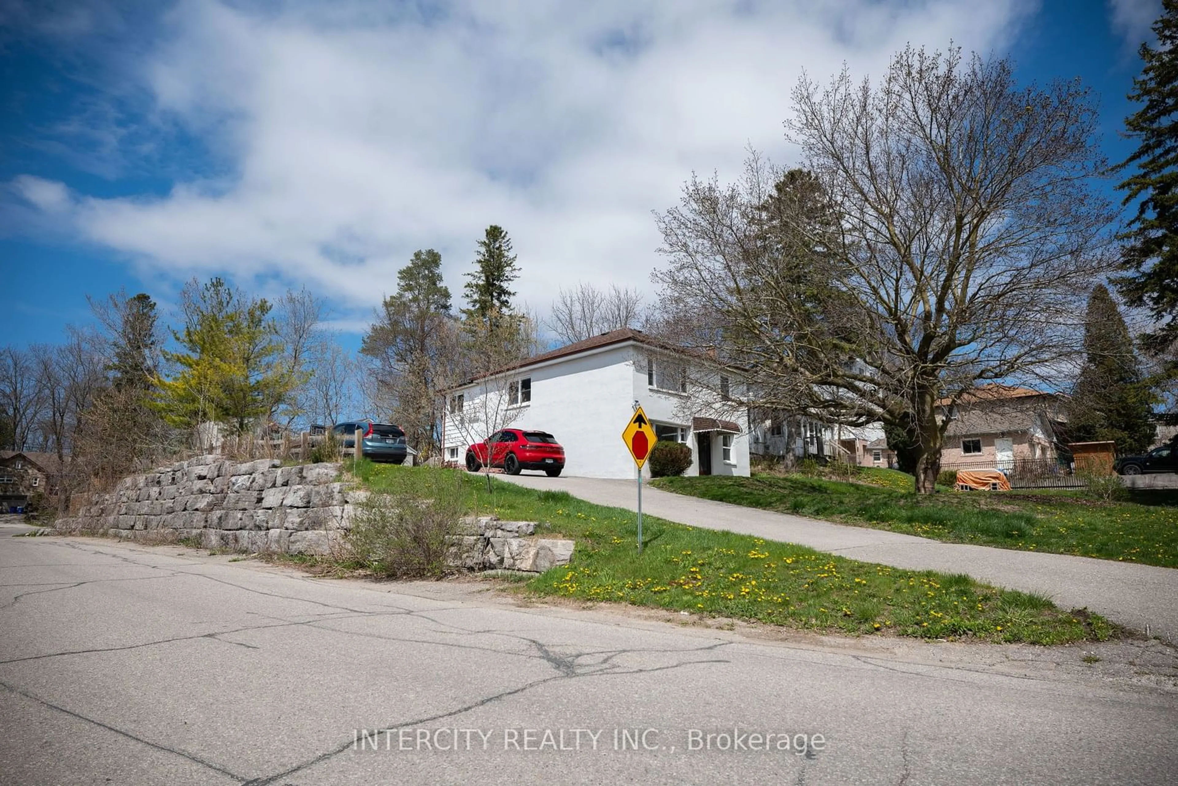 Frontside or backside of a home for 5 John St, Halton Hills Ontario L7G 2J6