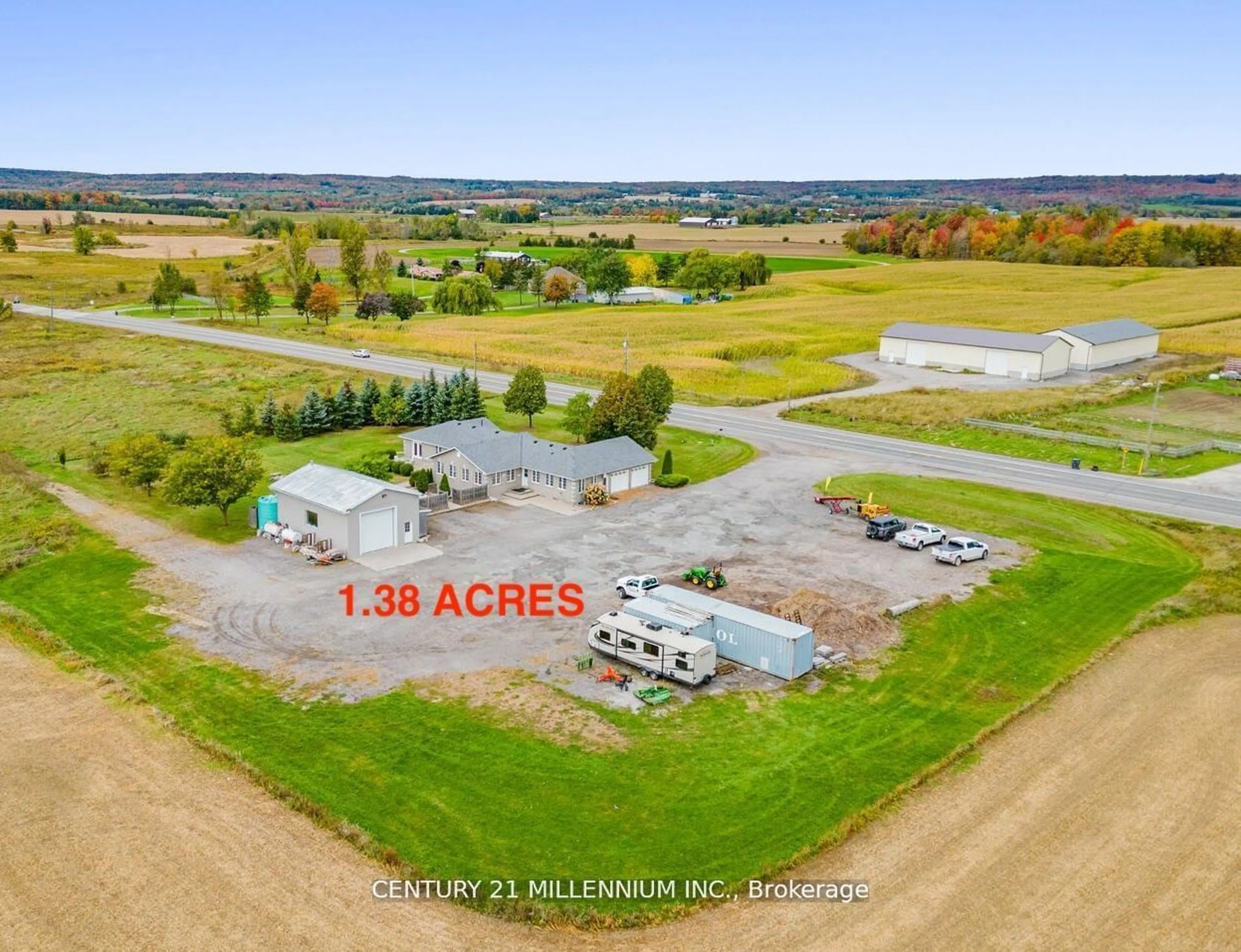 Fenced yard for 2319 King St, Caledon Ontario L7C 0S7