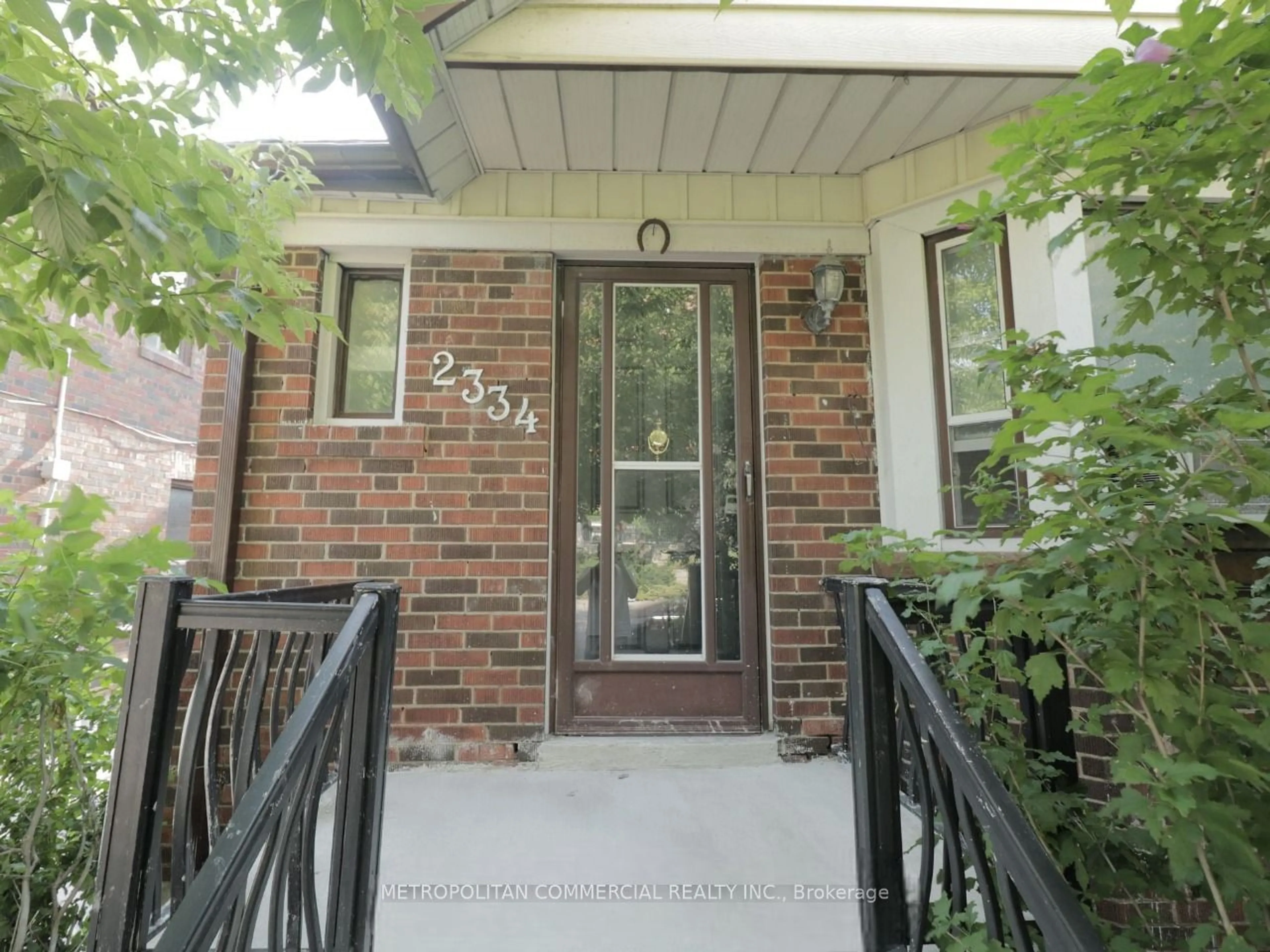 Indoor entryway for 2334 Dufferin St, Toronto Ontario M6E 3S4