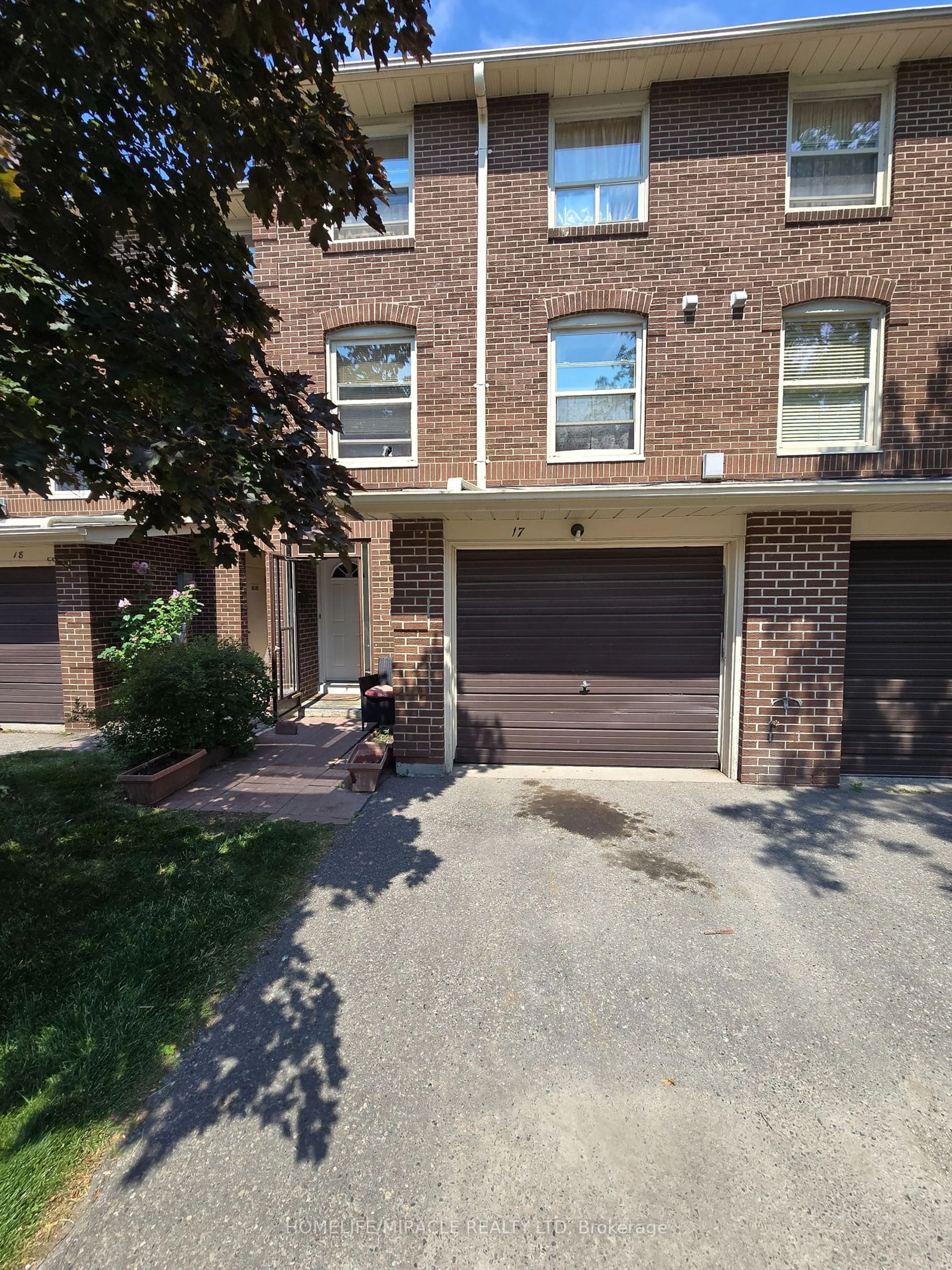 A pic from exterior of the house or condo for 17 Eden Park Dr #17, Brampton Ontario L6T 3A5