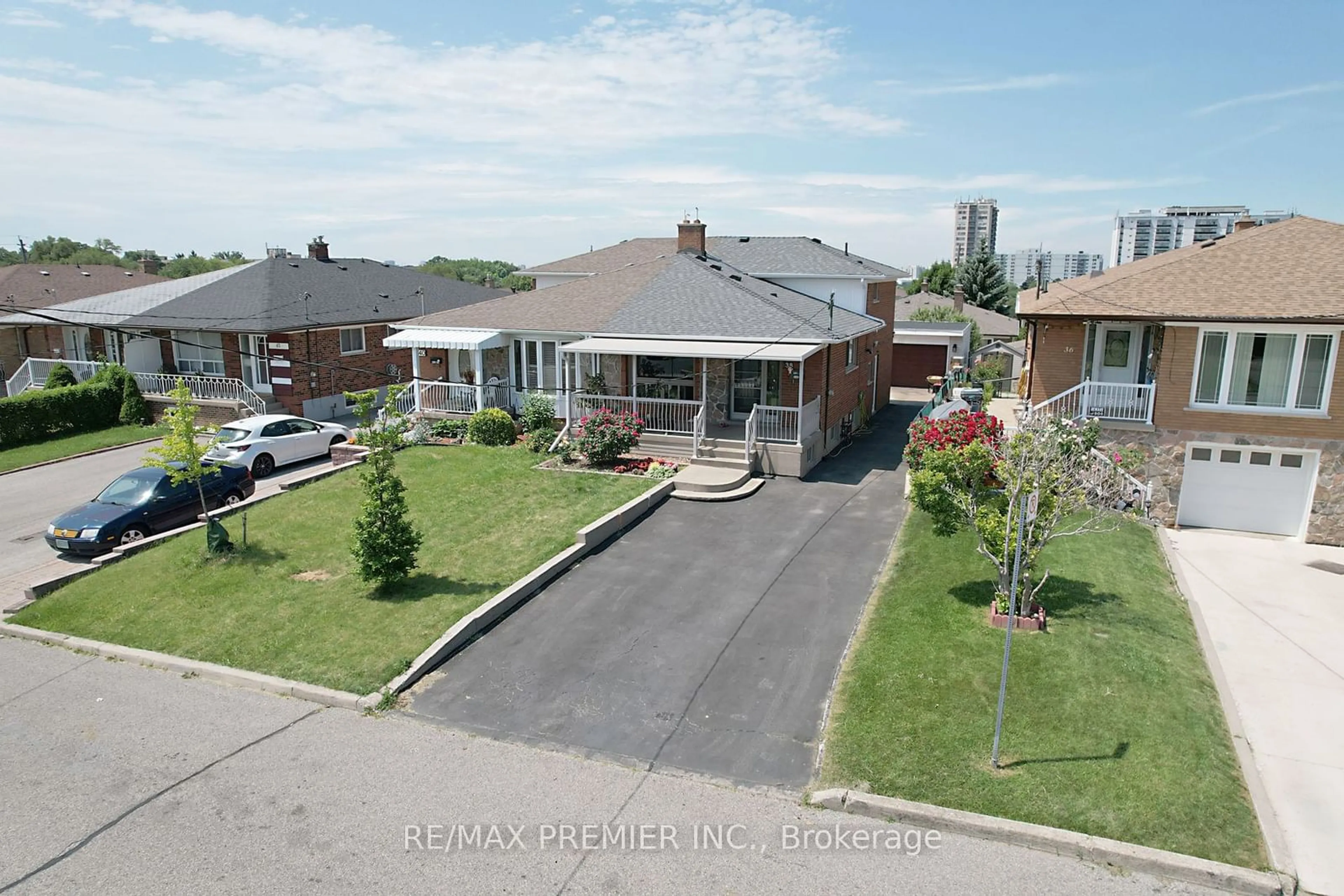 Frontside or backside of a home for 38 Whitbread Cres, Toronto Ontario M3L 2A7