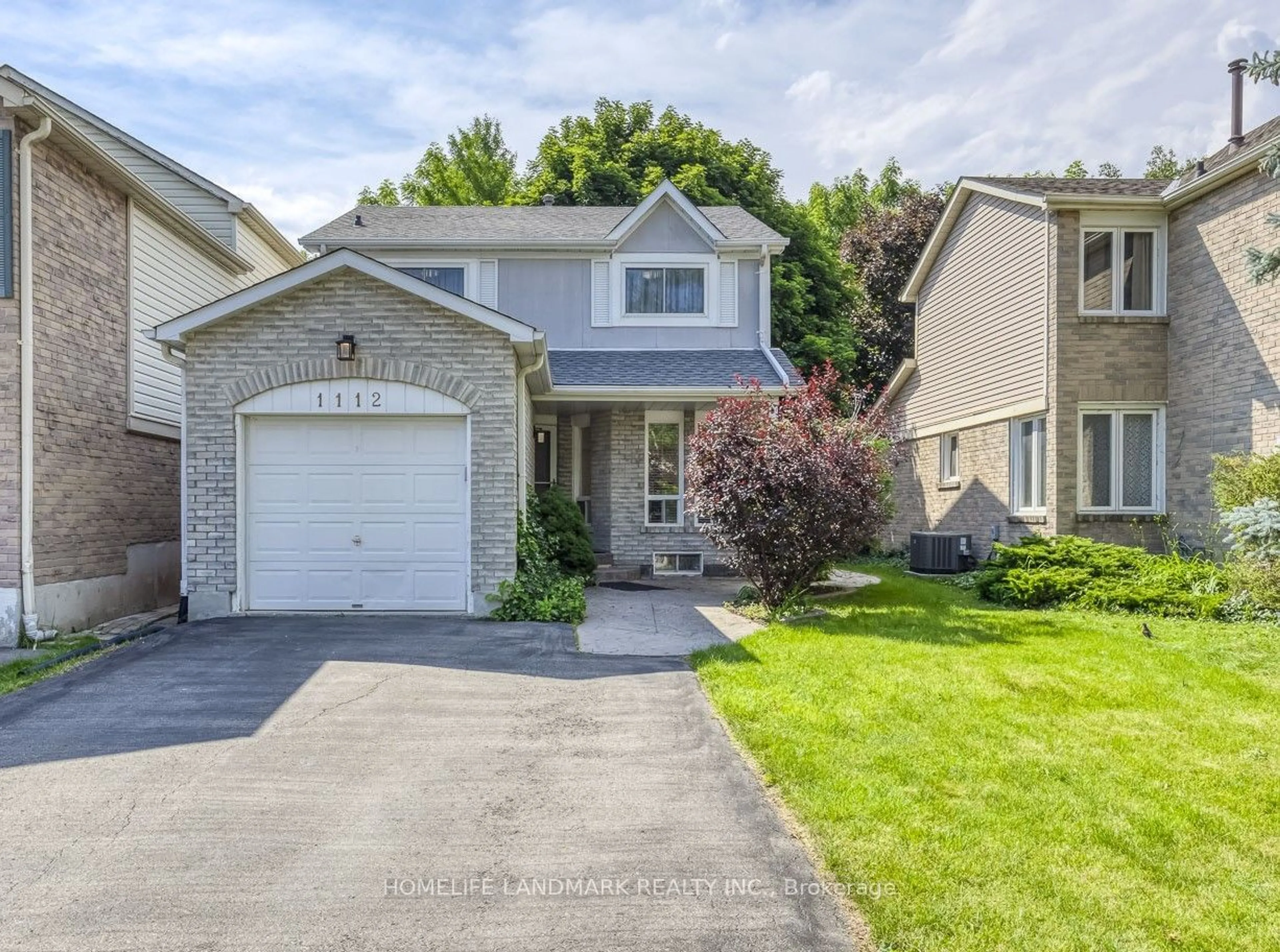 Frontside or backside of a home for 1112 Montgomery Dr, Oakville Ontario L6M 1G1