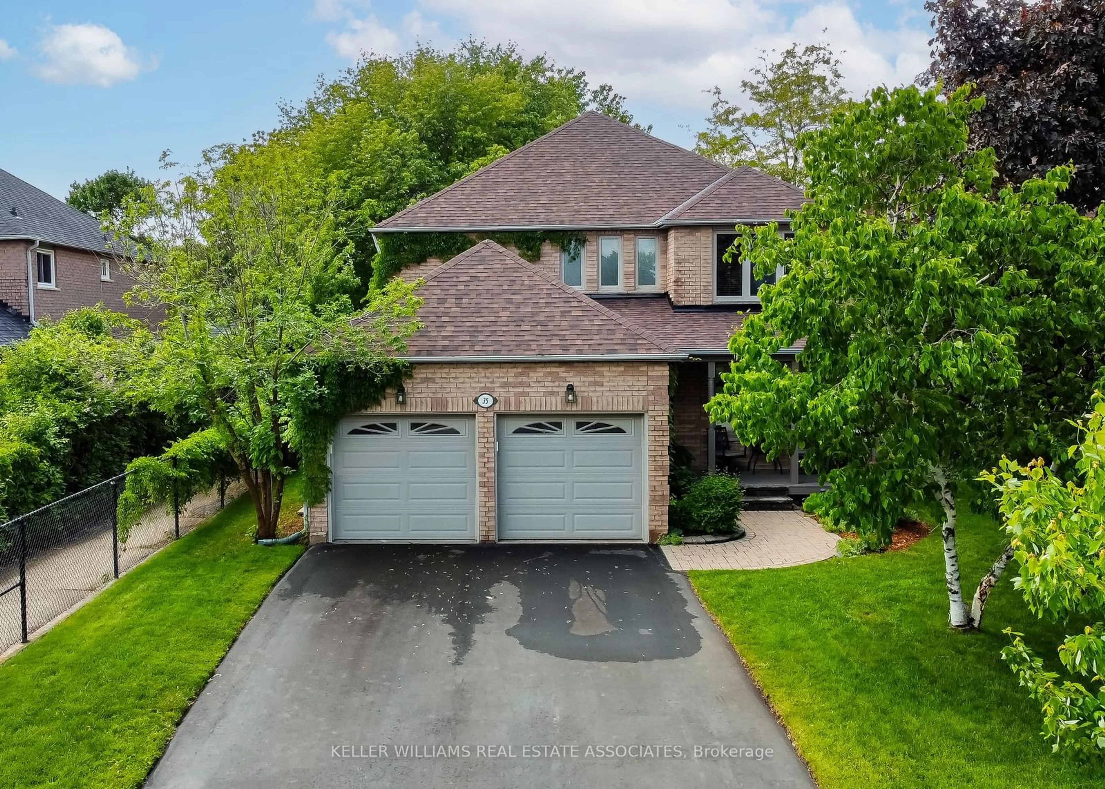 Frontside or backside of a home for 35 Treanor Cres, Halton Hills Ontario L7G 5H8