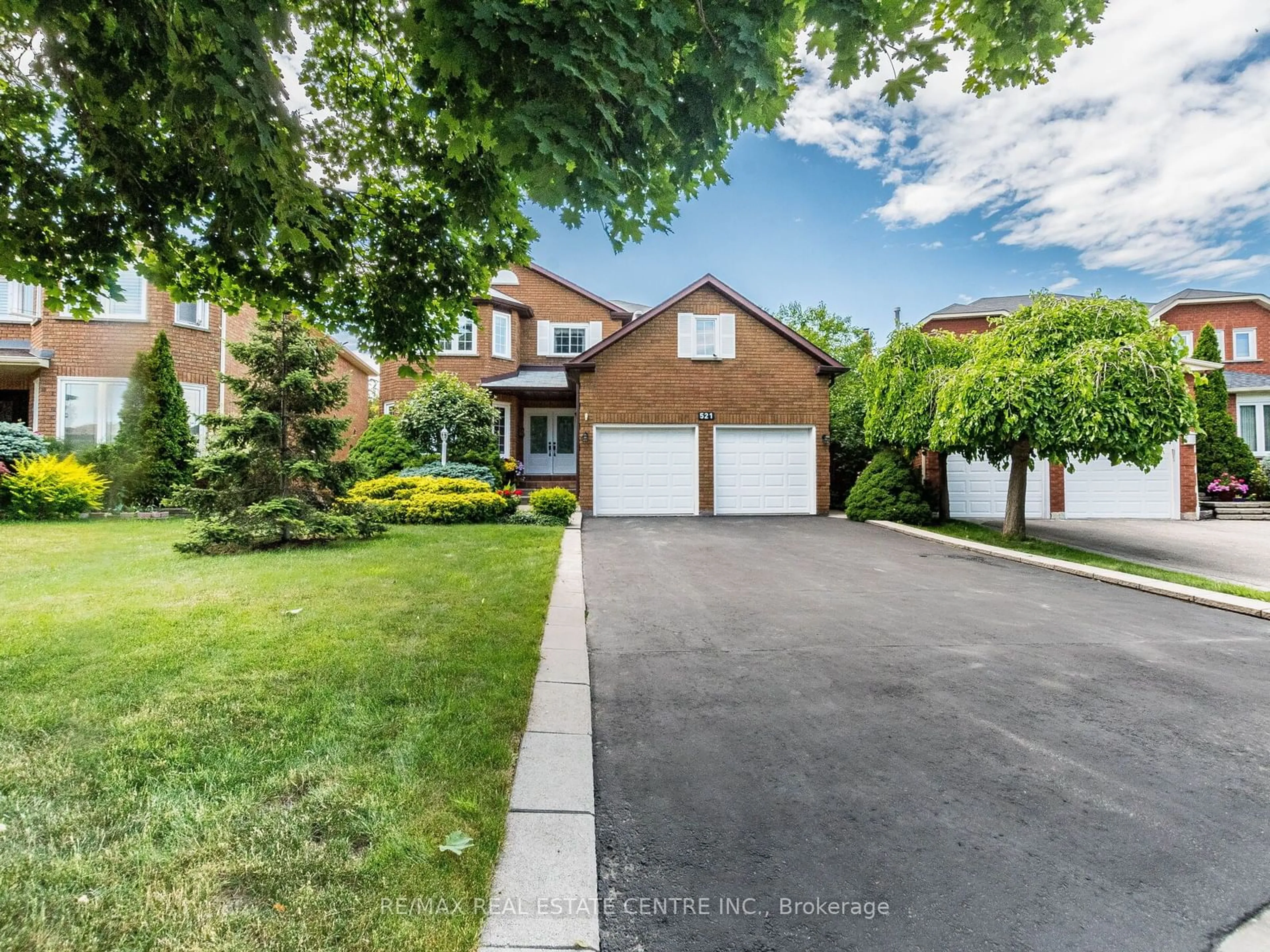 Frontside or backside of a home for 521 Nanak Rd, Mississauga Ontario L5B 3X2