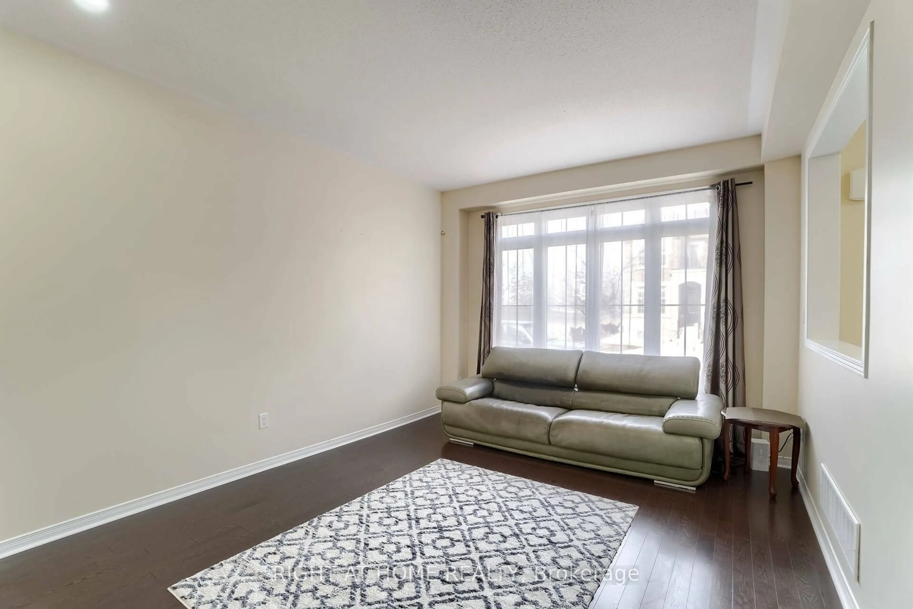 Living room for 35 Thornapple St, Brampton Ontario L6R 3X2