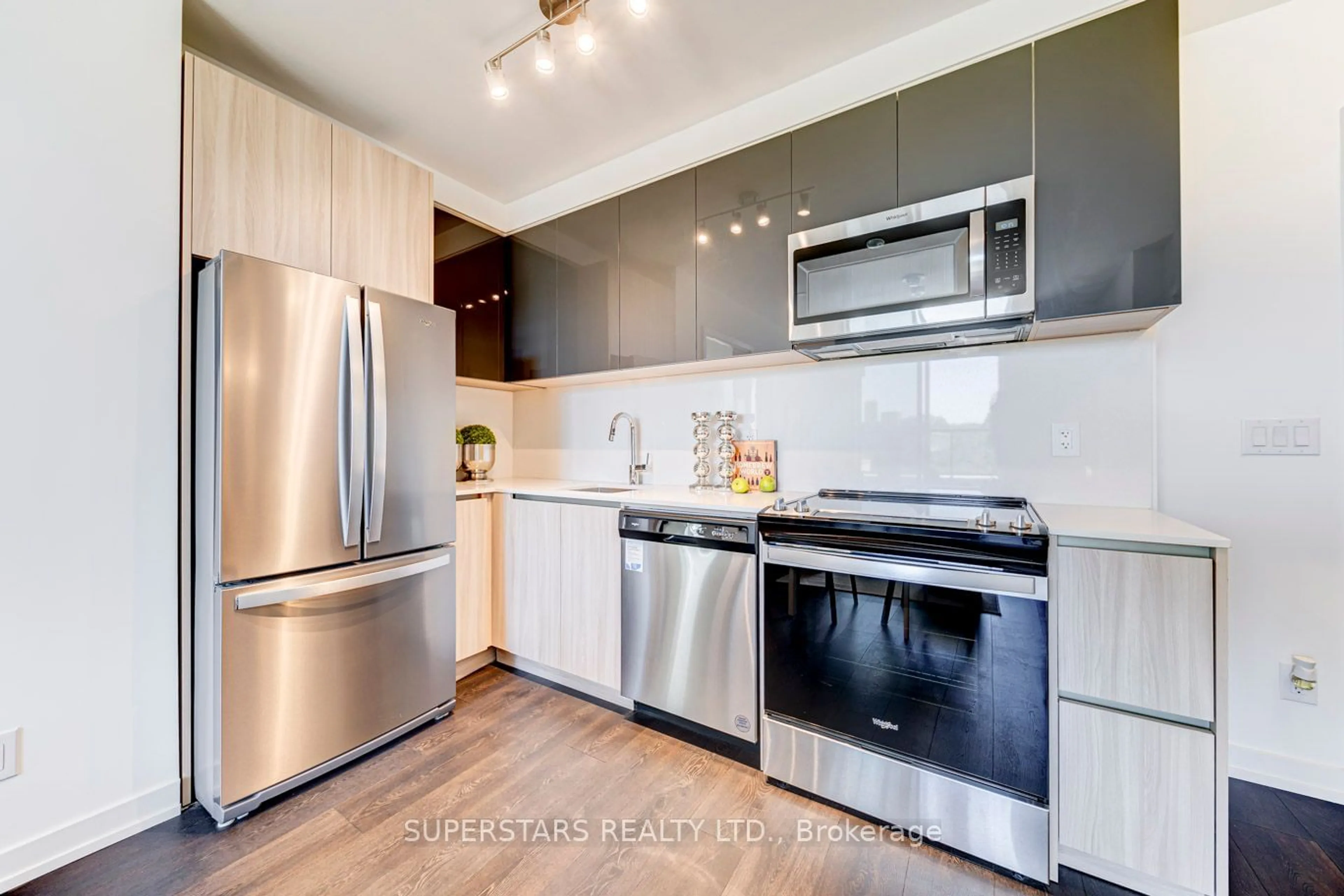 Contemporary kitchen for 3100 Keele St #329, Toronto Ontario M3M 0E1