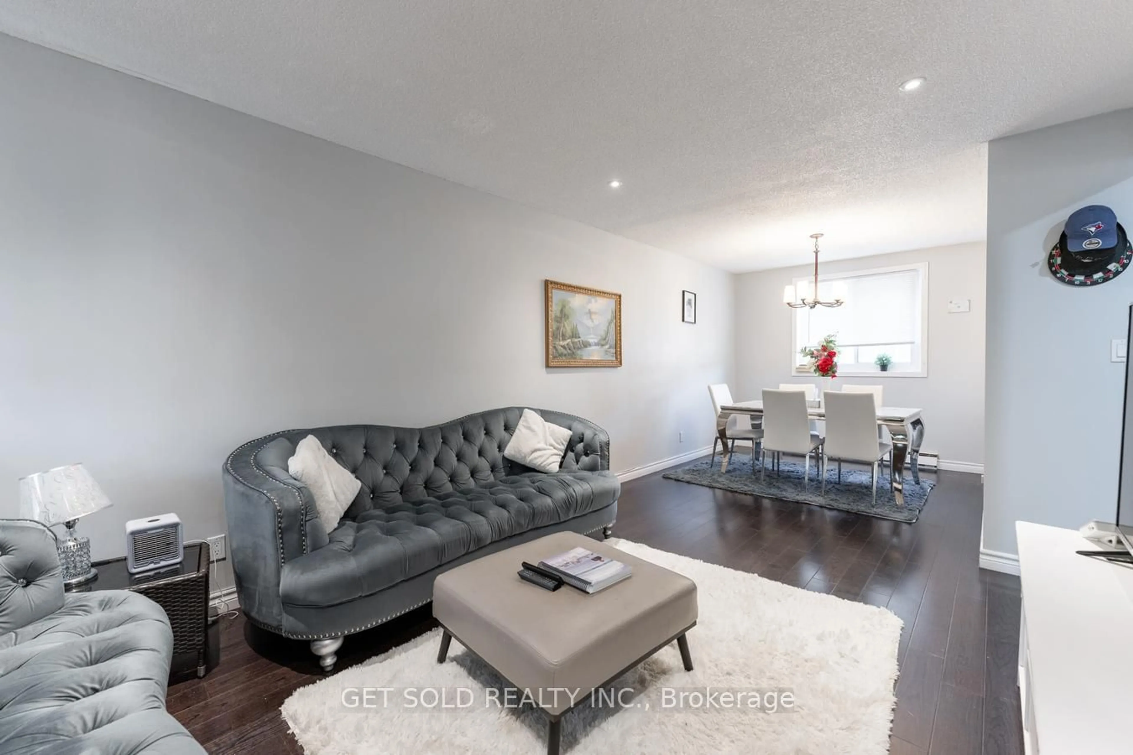 Living room for 34 Tandridge Cres #886, Toronto Ontario M9W 2P2