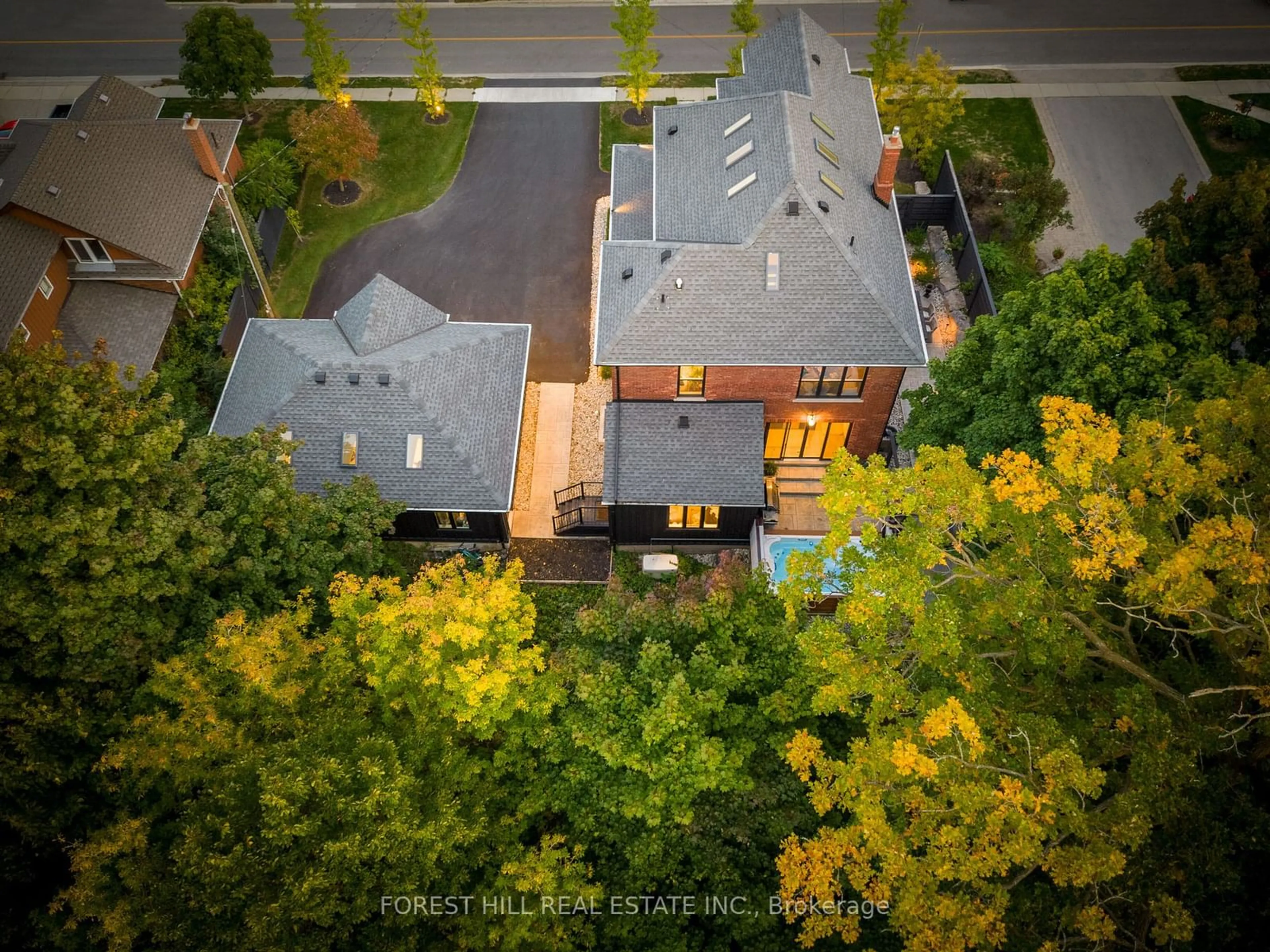 Frontside or backside of a home, the street view for 103 Victoria St, Milton Ontario L9T 1S6